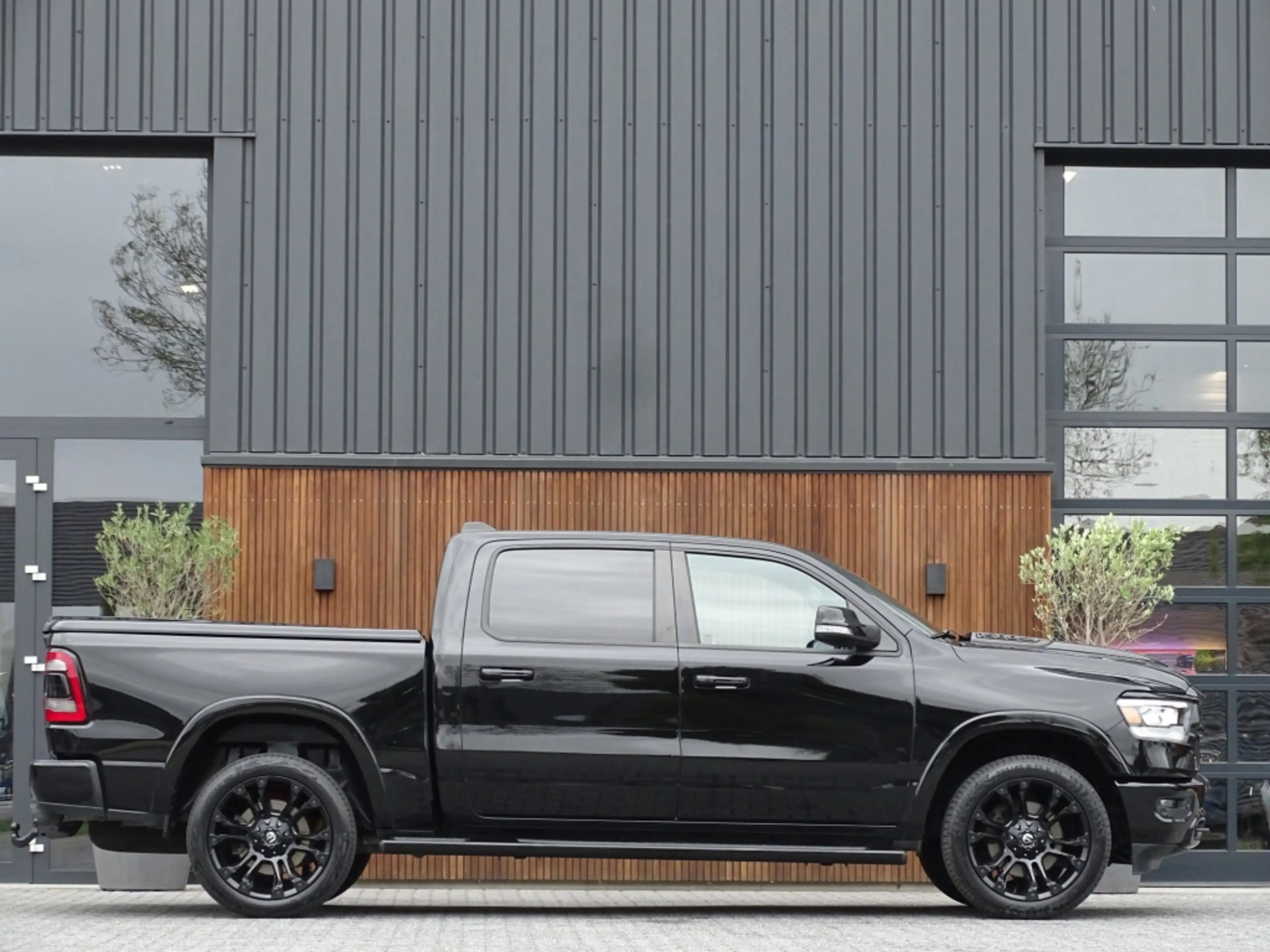 Dodge RAM 1500 5.7 V8 402PK 4x4 Laramie HEMI / LPG / grijs k — photo 2