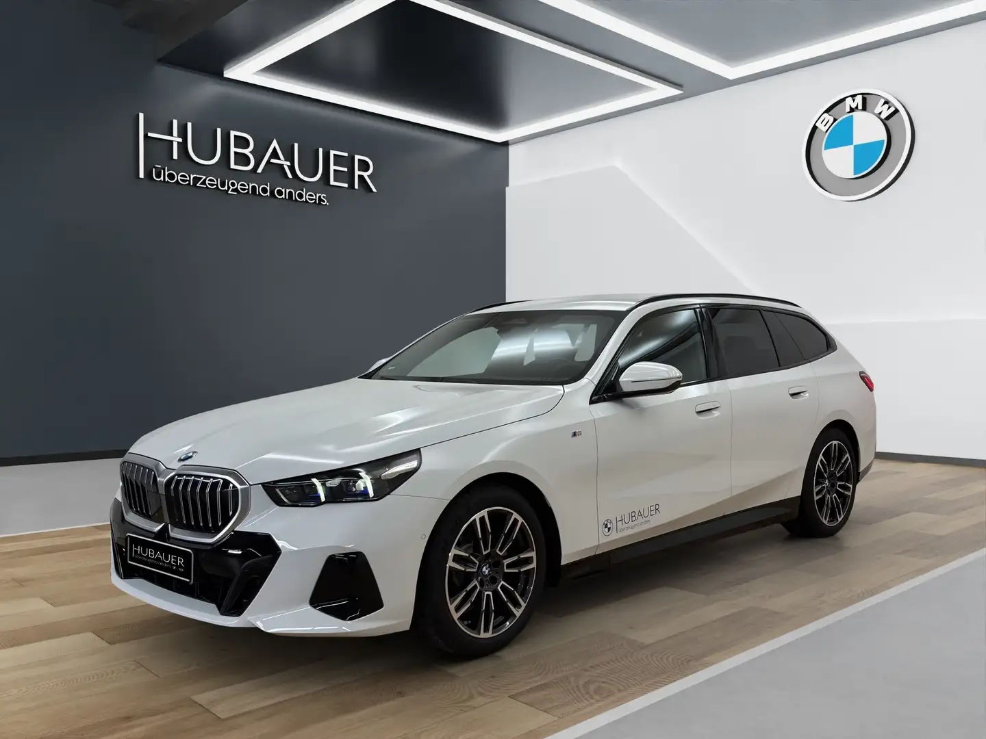 BMW 520 d Touring [M Sport, AHK, ACC, RFK, h&k Sound] Weiß - 1