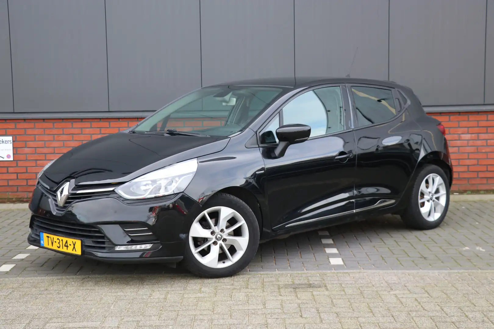 Renault Clio 1.2 TCe Intens automaat | cruise control | airco | Black - 1