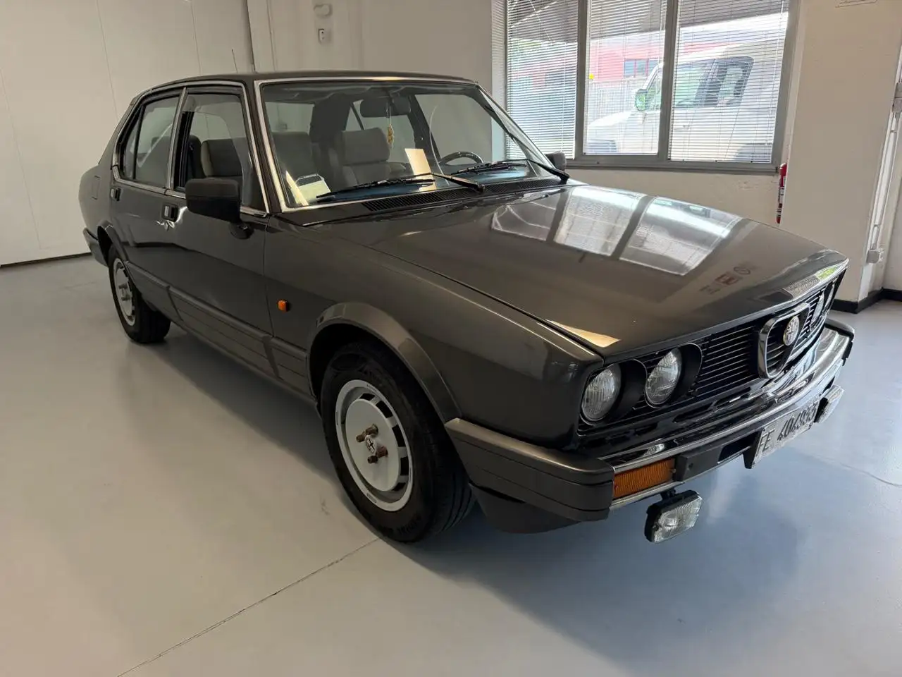 Alfa Romeo Alfetta 2.0i Quadrifoglio Oro ASI, foto 3