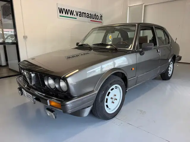 Alfa Romeo Alfetta 2.0i Quadrifoglio Oro ASI