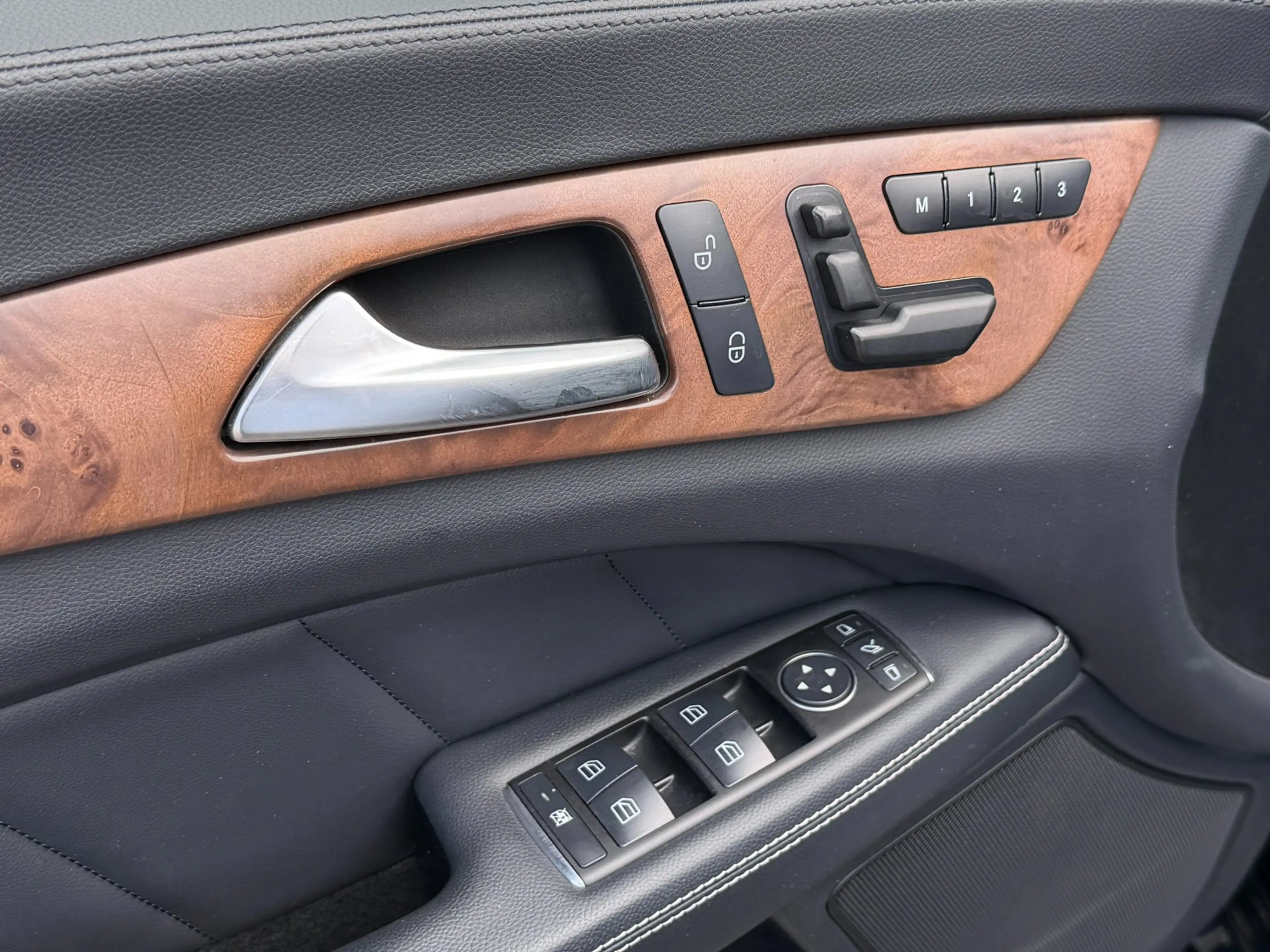 Mercedes-Benz CLS 350 CDI — photo 19
