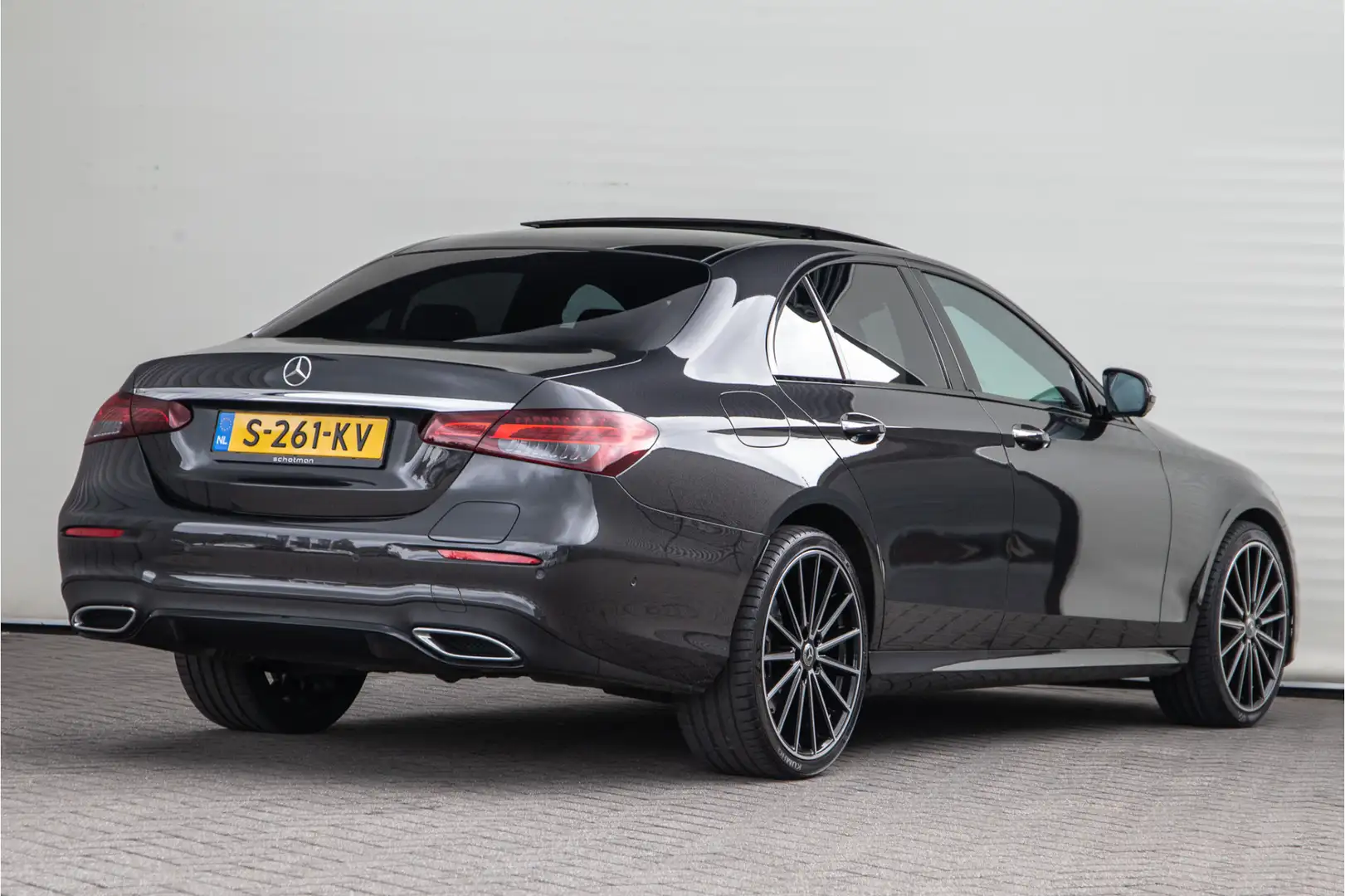 Mercedes-Benz E 300 e AMG Premium Plus, Nightpakket, Pano, Leder, Burm Grijs - 2