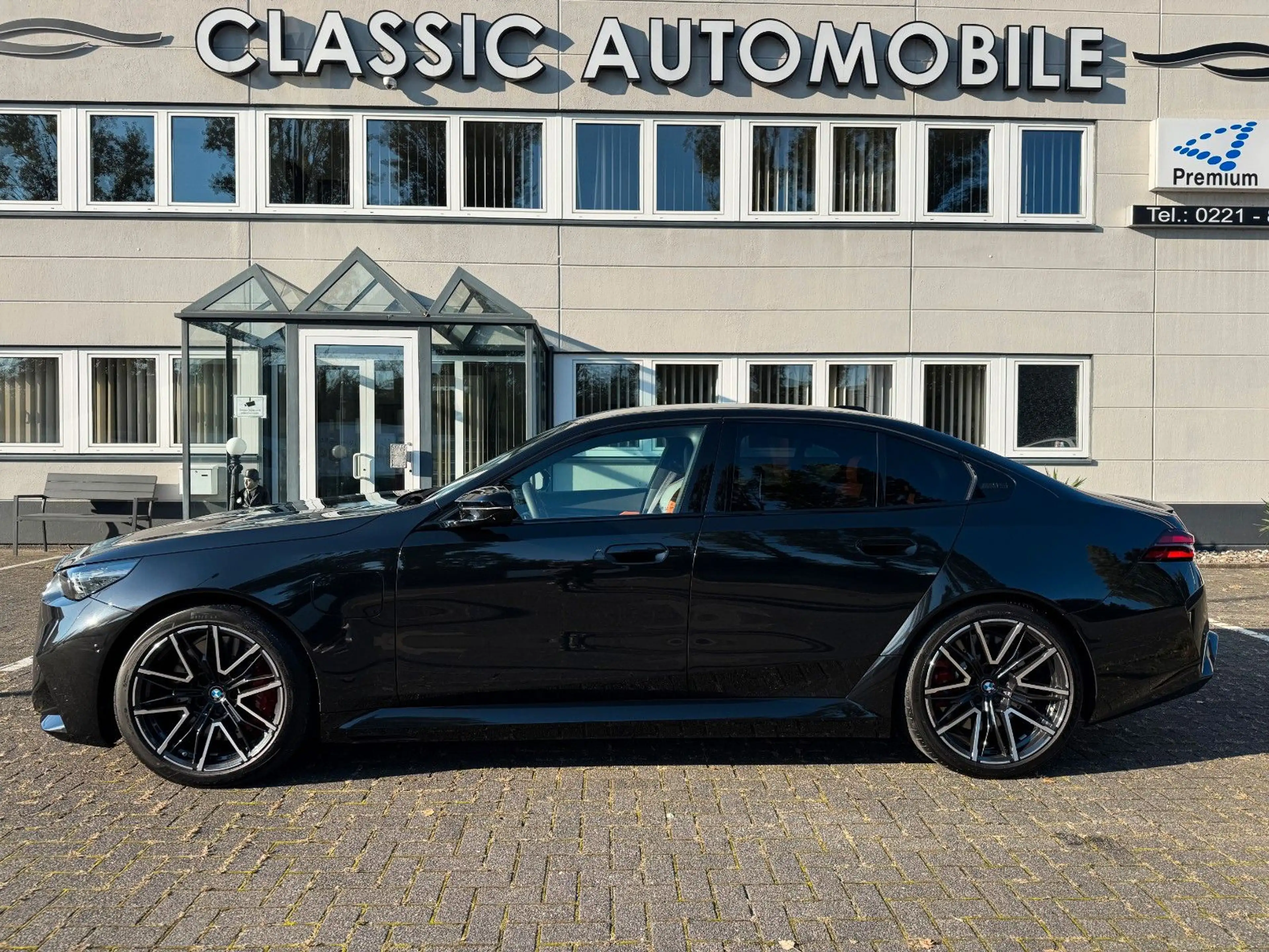BMW M5 M Package/Anhänger/Panorama/B&W/360°Kamera — photo 5