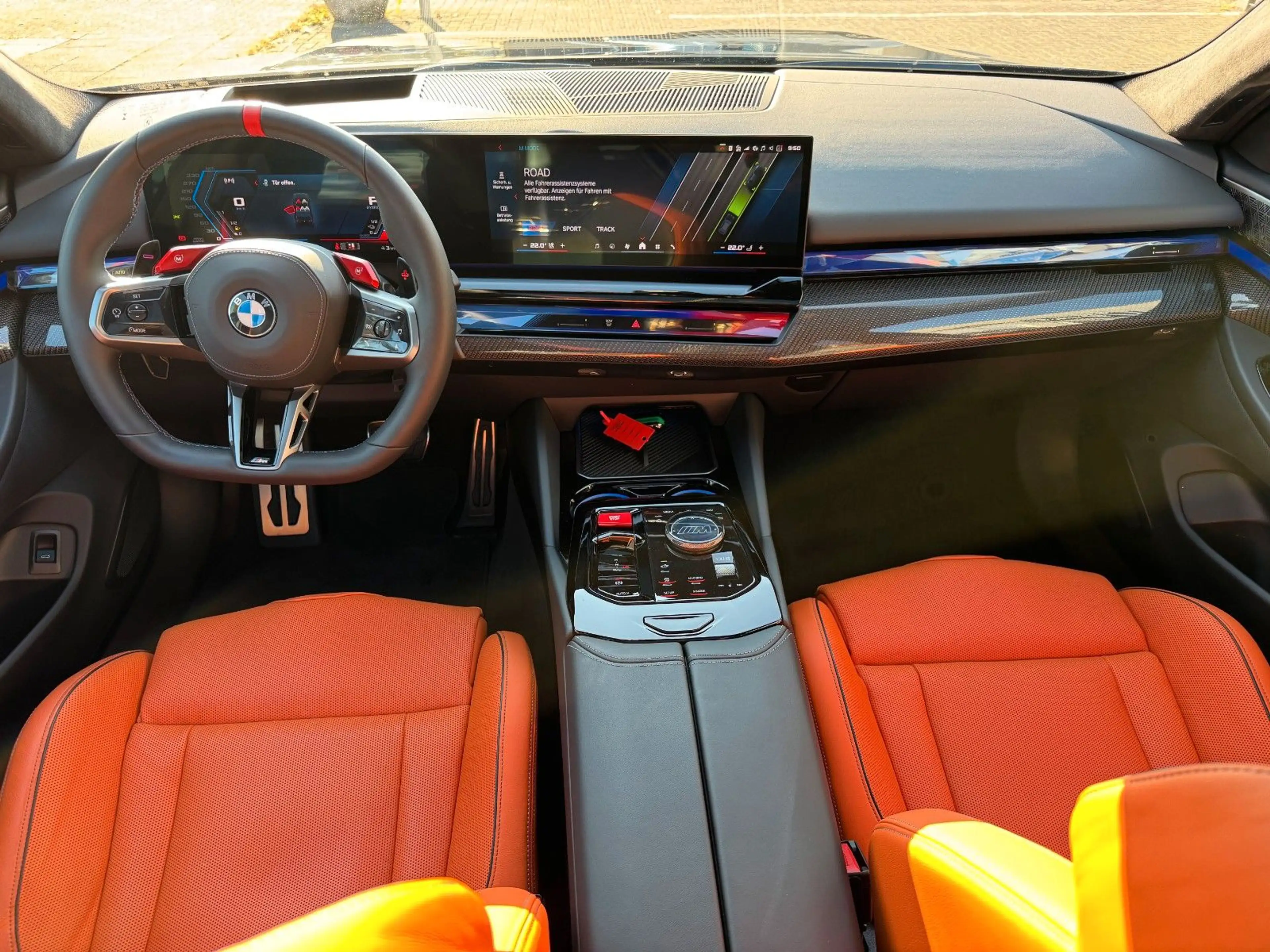 BMW M5 M Package/Anhänger/Panorama/B&W/360°Kamera — photo 13