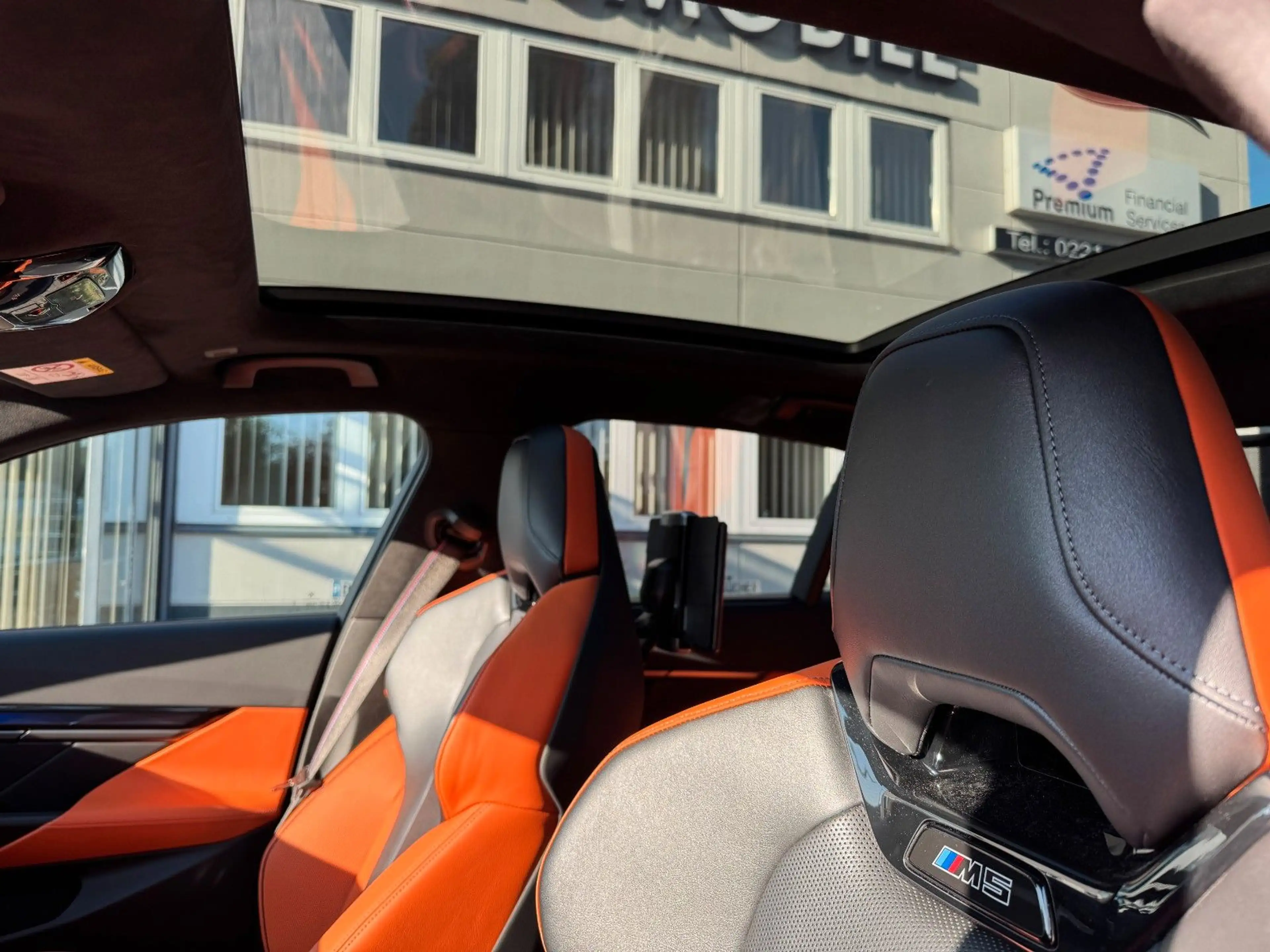 BMW M5 M Package/Anhänger/Panorama/B&W/360°Kamera — photo 6