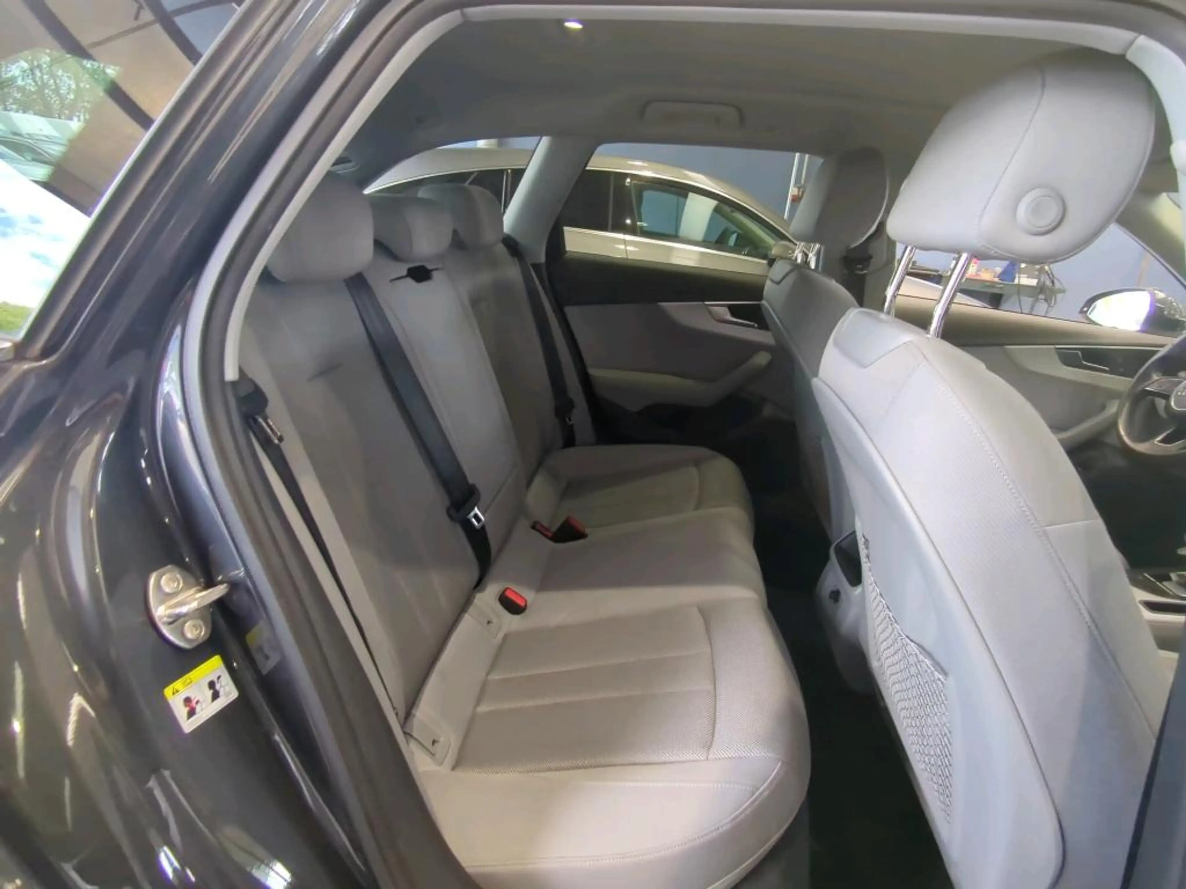 Audi A4 35 TDI Aut. * LED, Tempomat, PDC, Sitzheizung, usw..* — photo 4