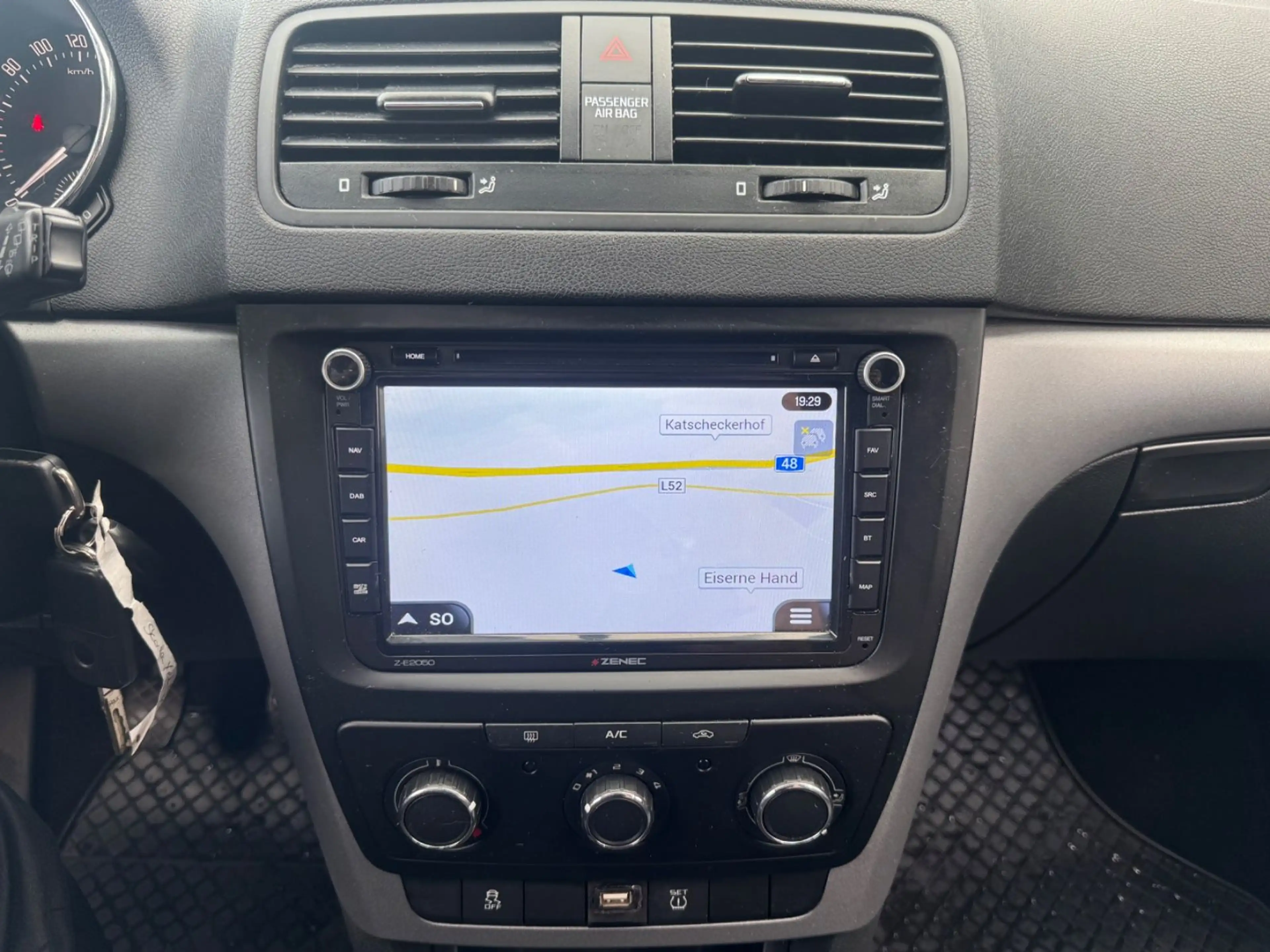 Skoda Yeti Active — photo 13