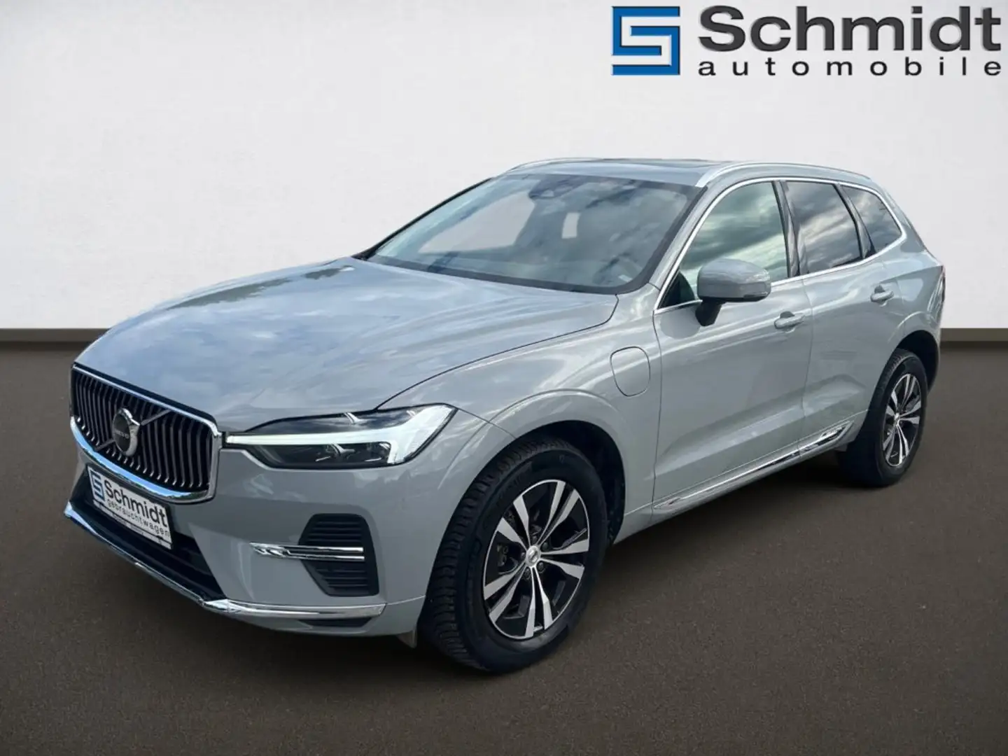 Volvo XC60 Recharge Core, T6 AWD Plug-in Hybrid (H1), El Grau - 2