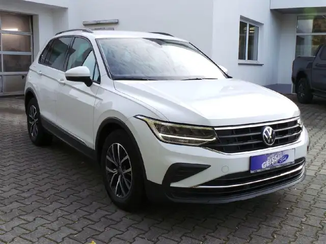 Volkswagen Tiguan Life Autom AHK NAVI DAB ACC Winterpaket