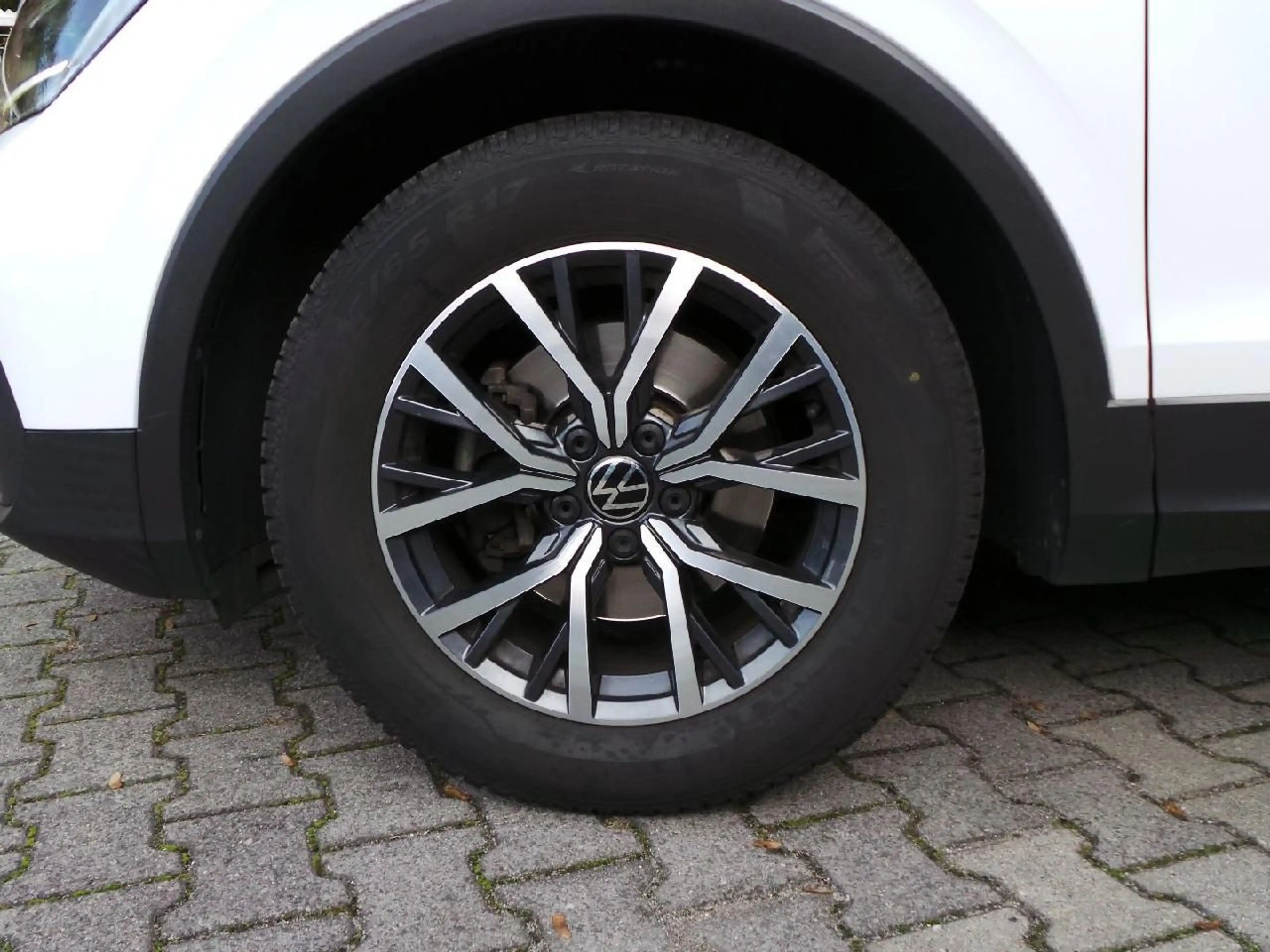 Volkswagen Tiguan Life Autom AHK NAVI DAB ACC Winterpaket — photo 23