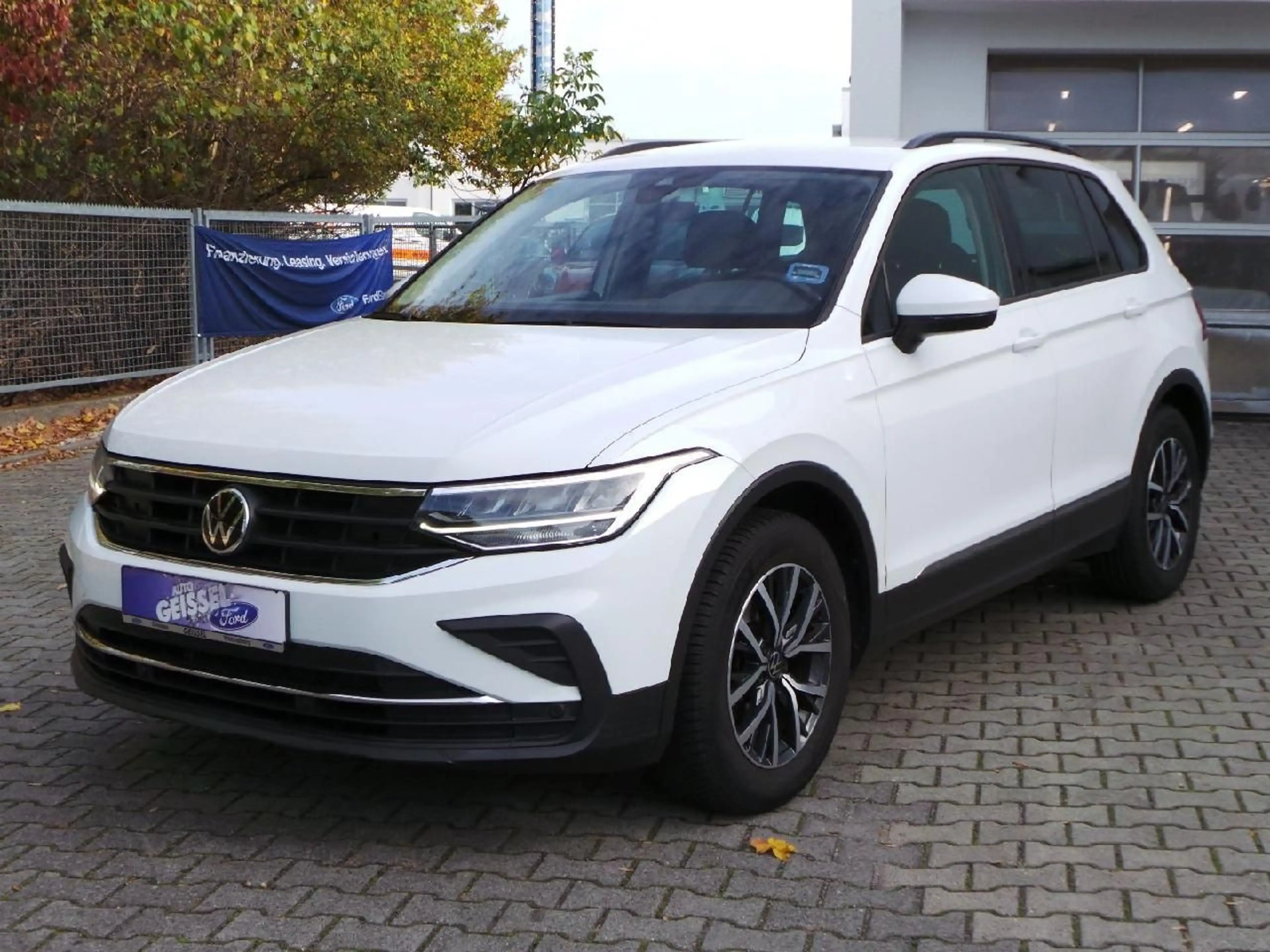 Volkswagen Tiguan Life Autom AHK NAVI DAB ACC Winterpaket — photo 3