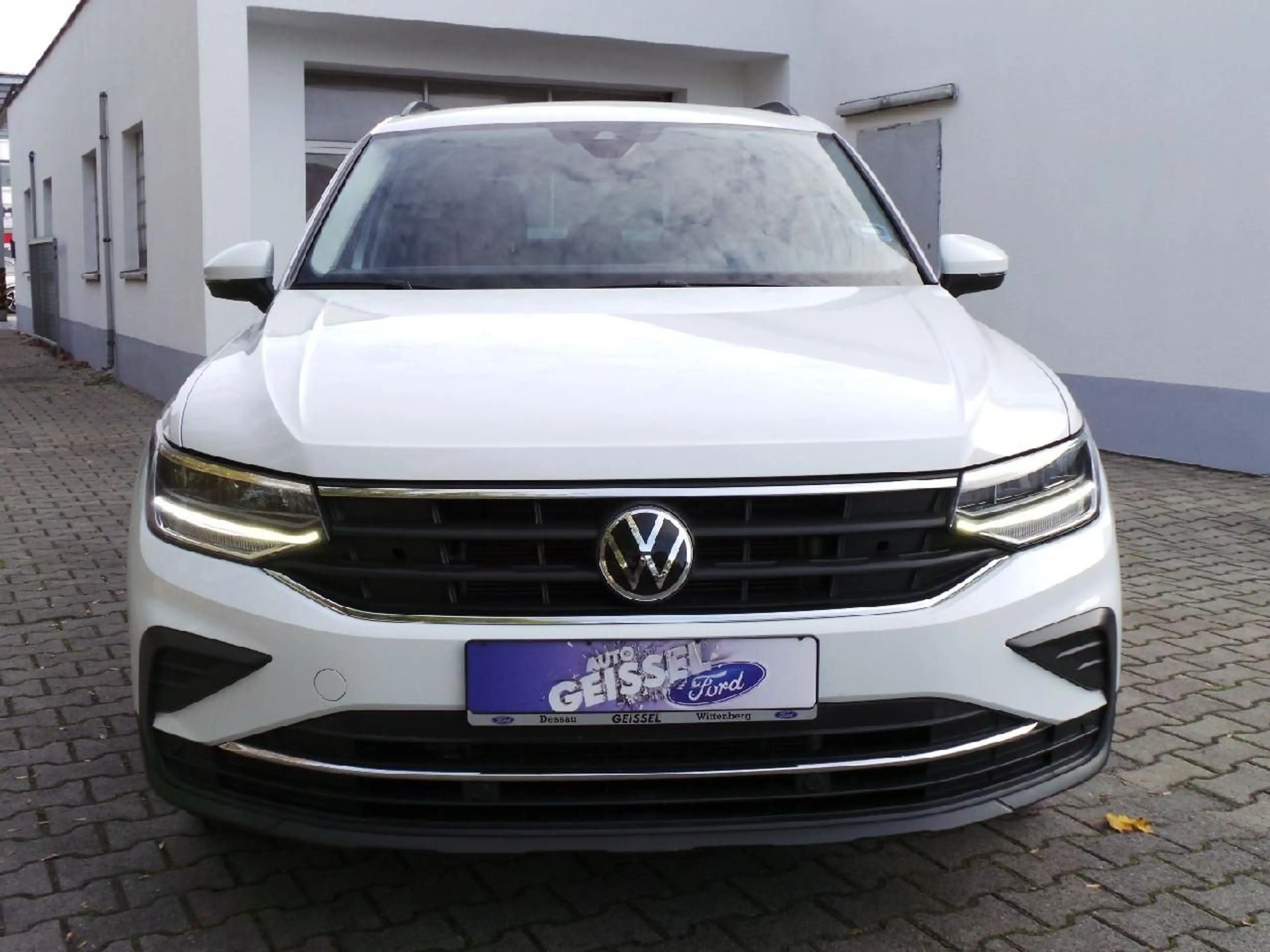 Volkswagen Tiguan Life Autom AHK NAVI DAB ACC Winterpaket — photo 2