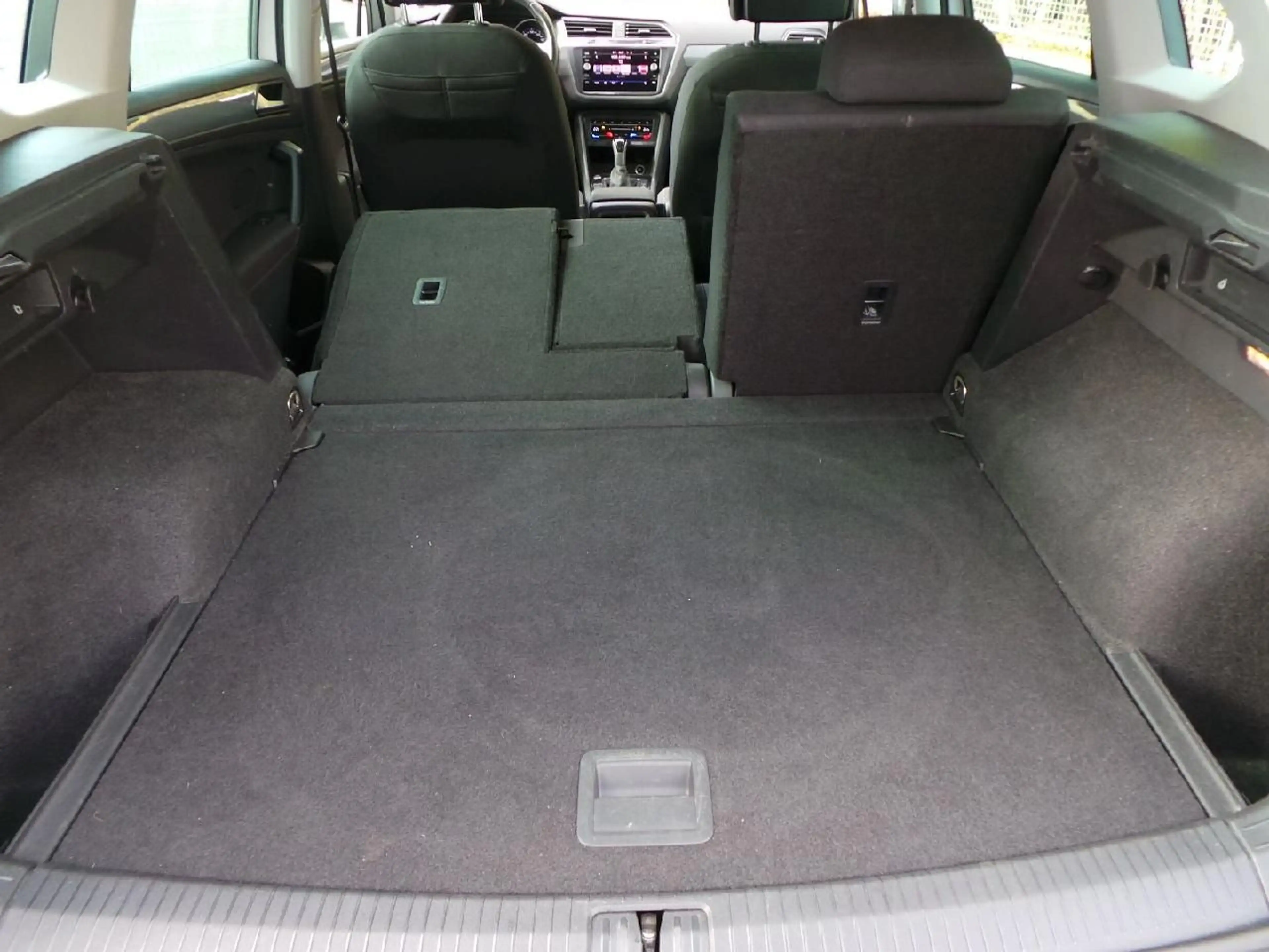 Volkswagen Tiguan Life Autom AHK NAVI DAB ACC Winterpaket — photo 15