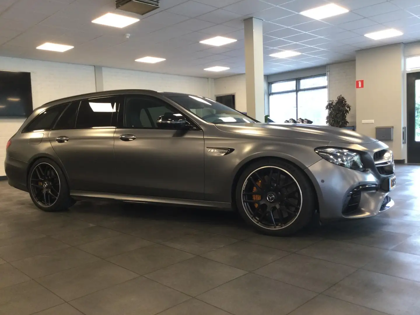 Mercedes-Benz E 63 AMG Estate S 4MATIC BRABUS 700 Premium Plus Gri - 2