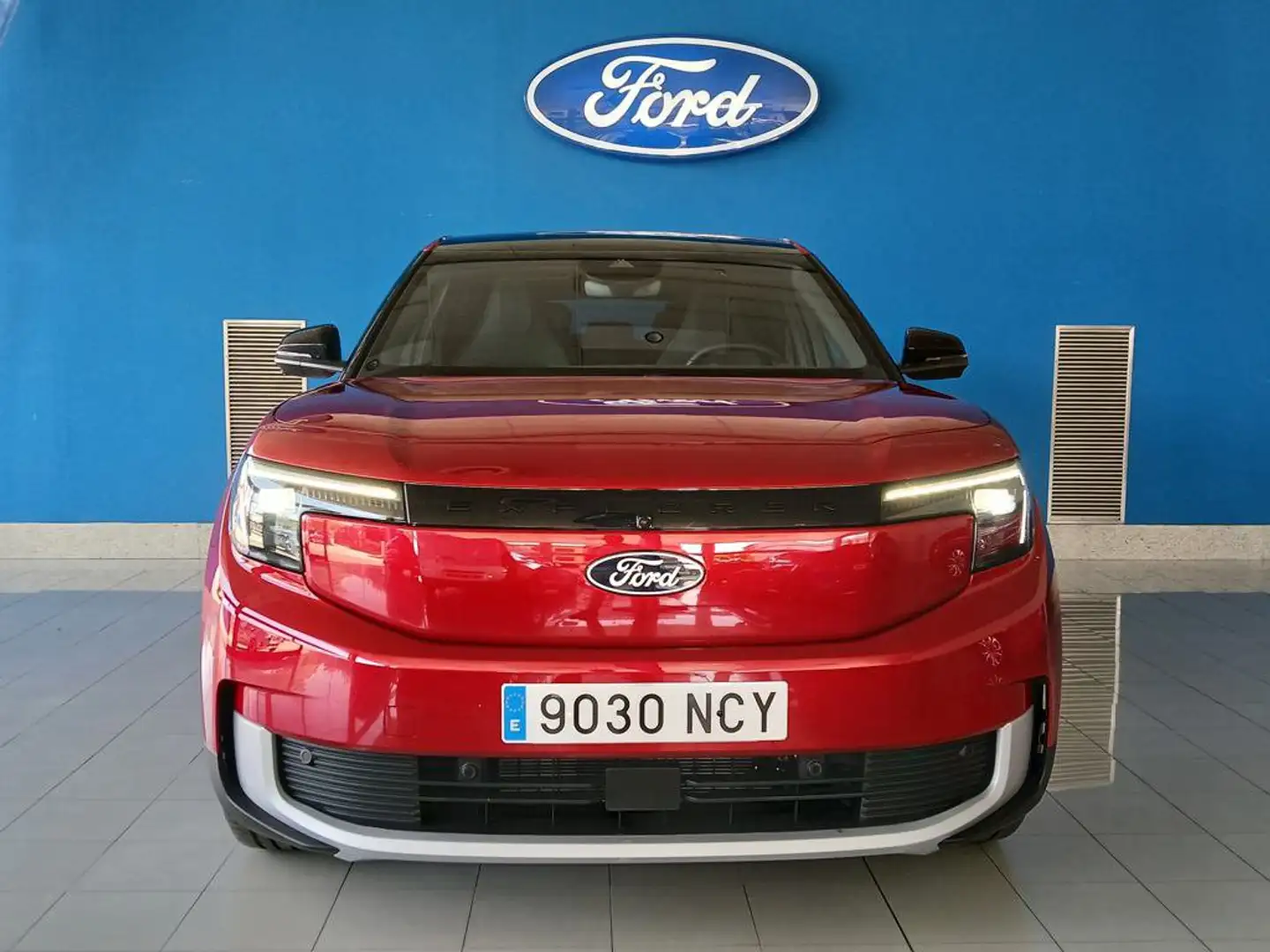 Ford Explorer RWD Rango Extendido Premium 77kWh Rojo - 2