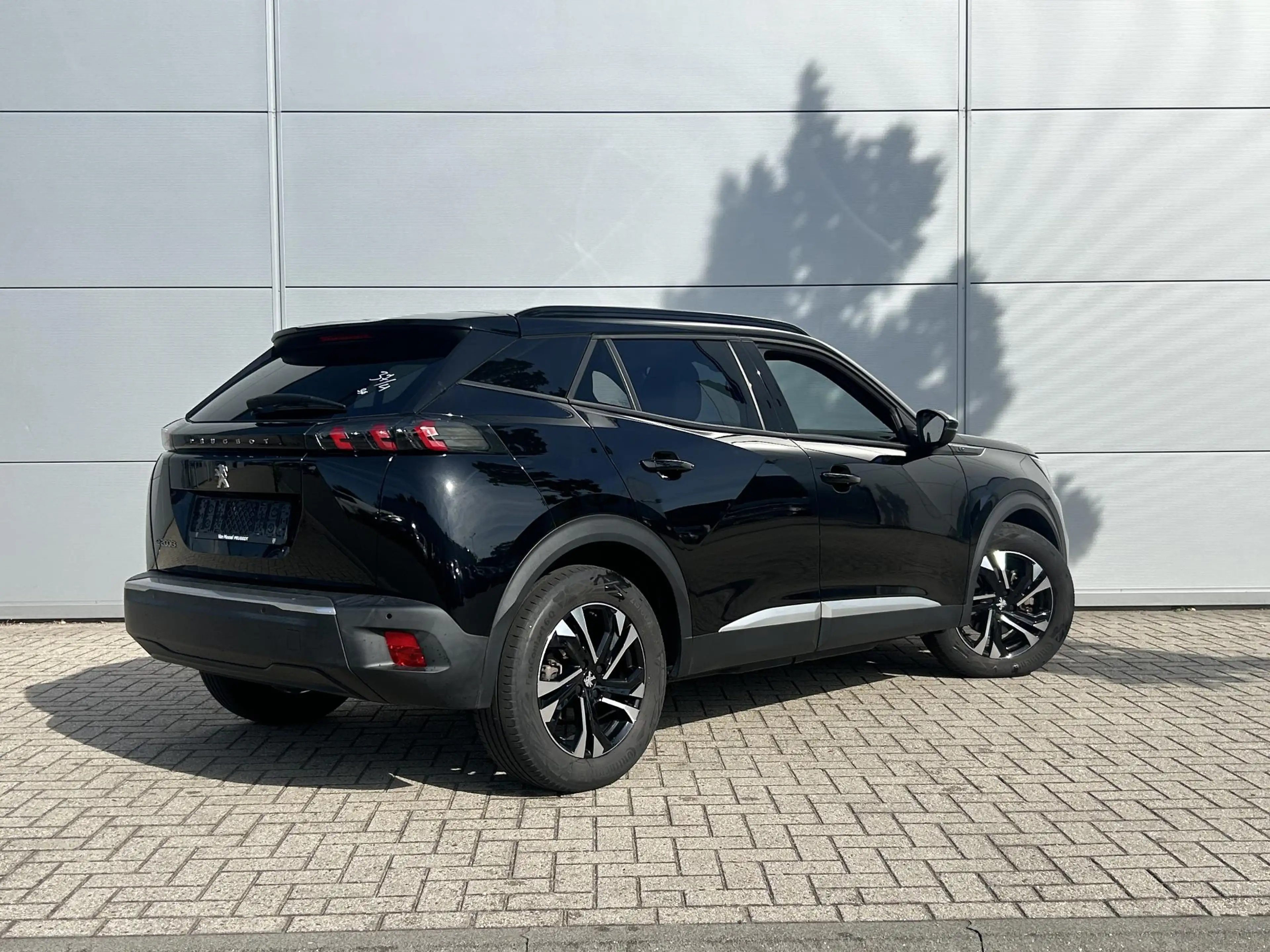 Peugeot e-2008 EV Allure 50 kWh — photo 6