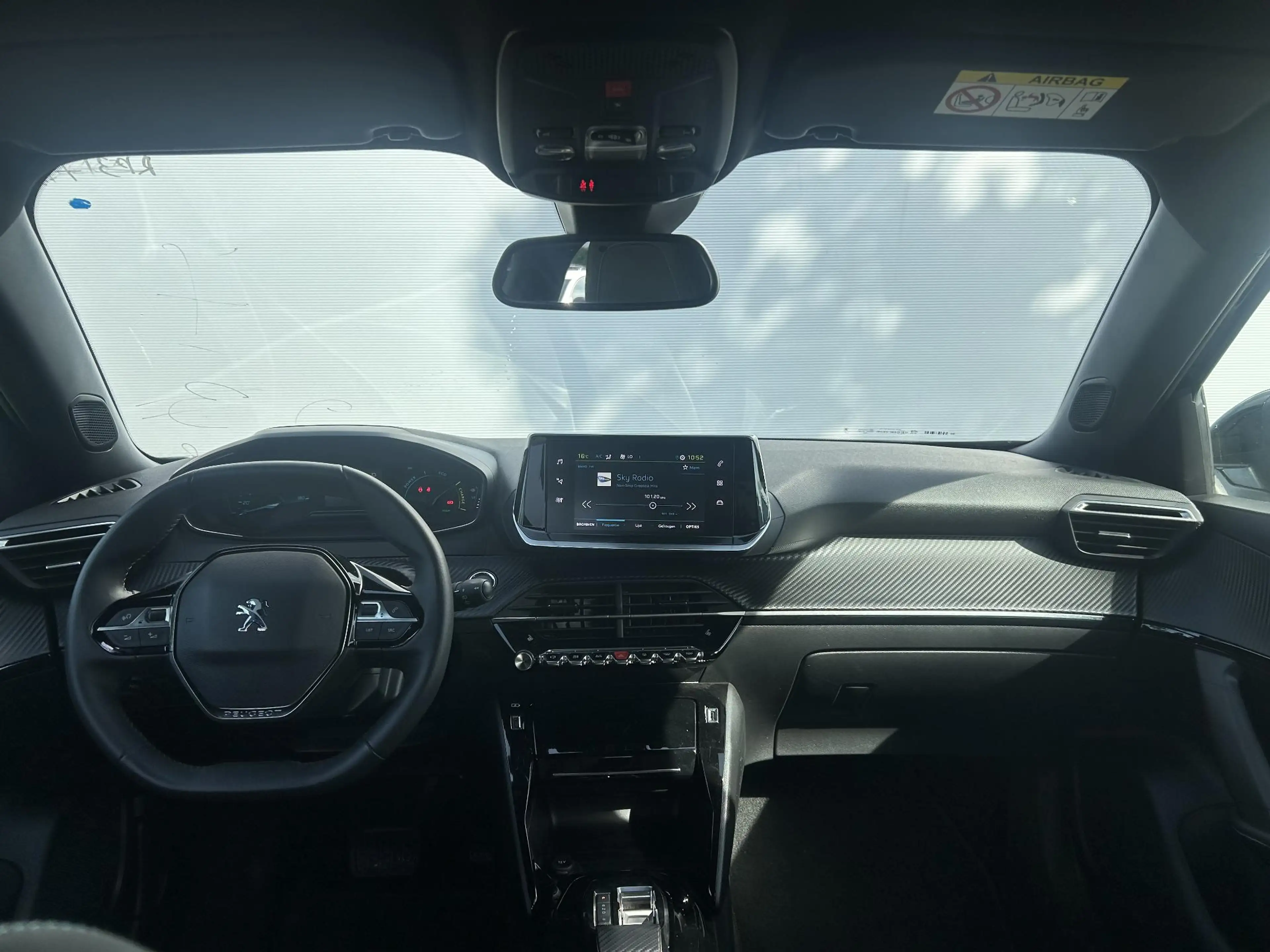 Peugeot e-2008 EV Allure 50 kWh — photo 11