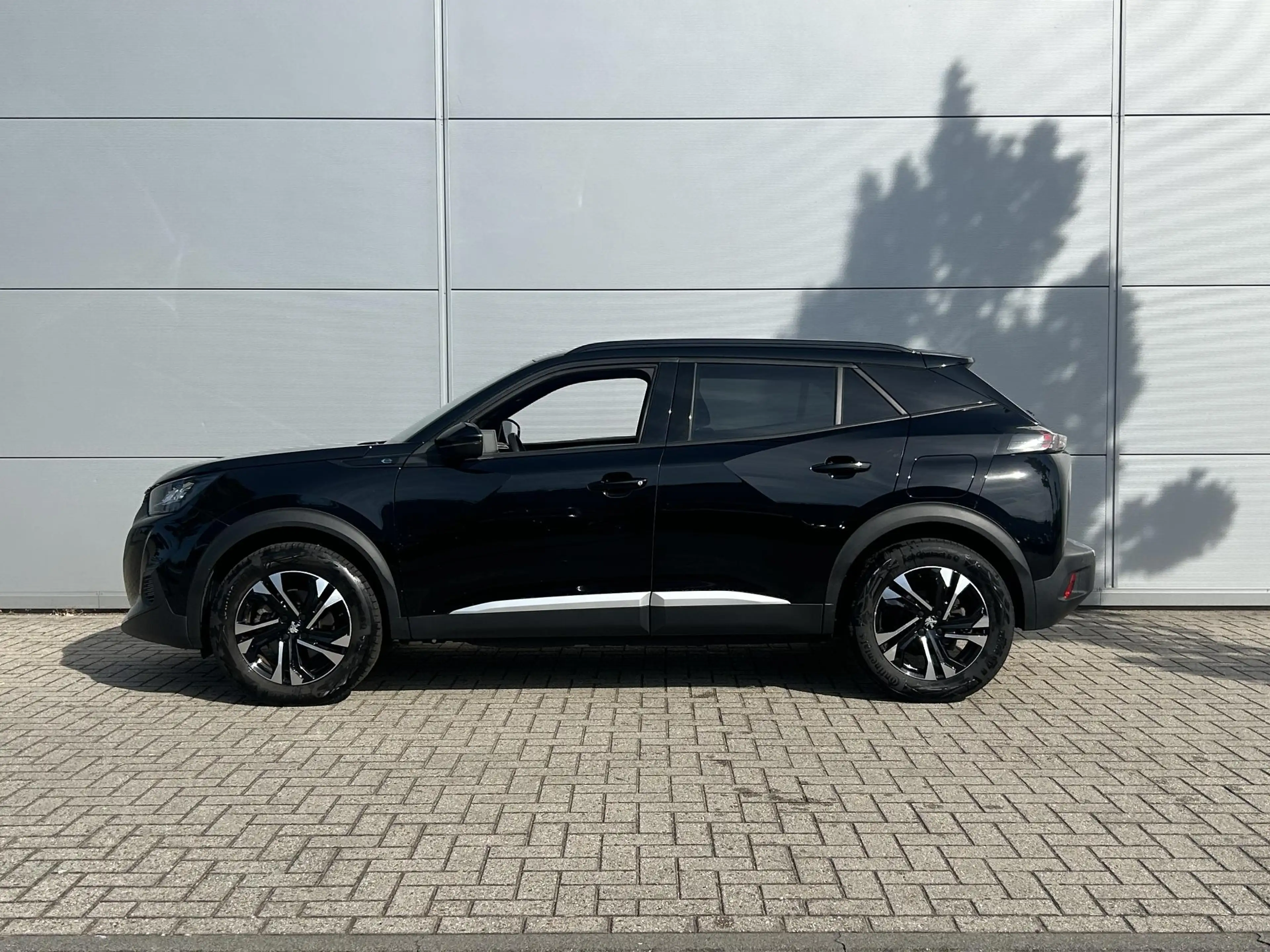 Peugeot e-2008 EV Allure 50 kWh — photo 3