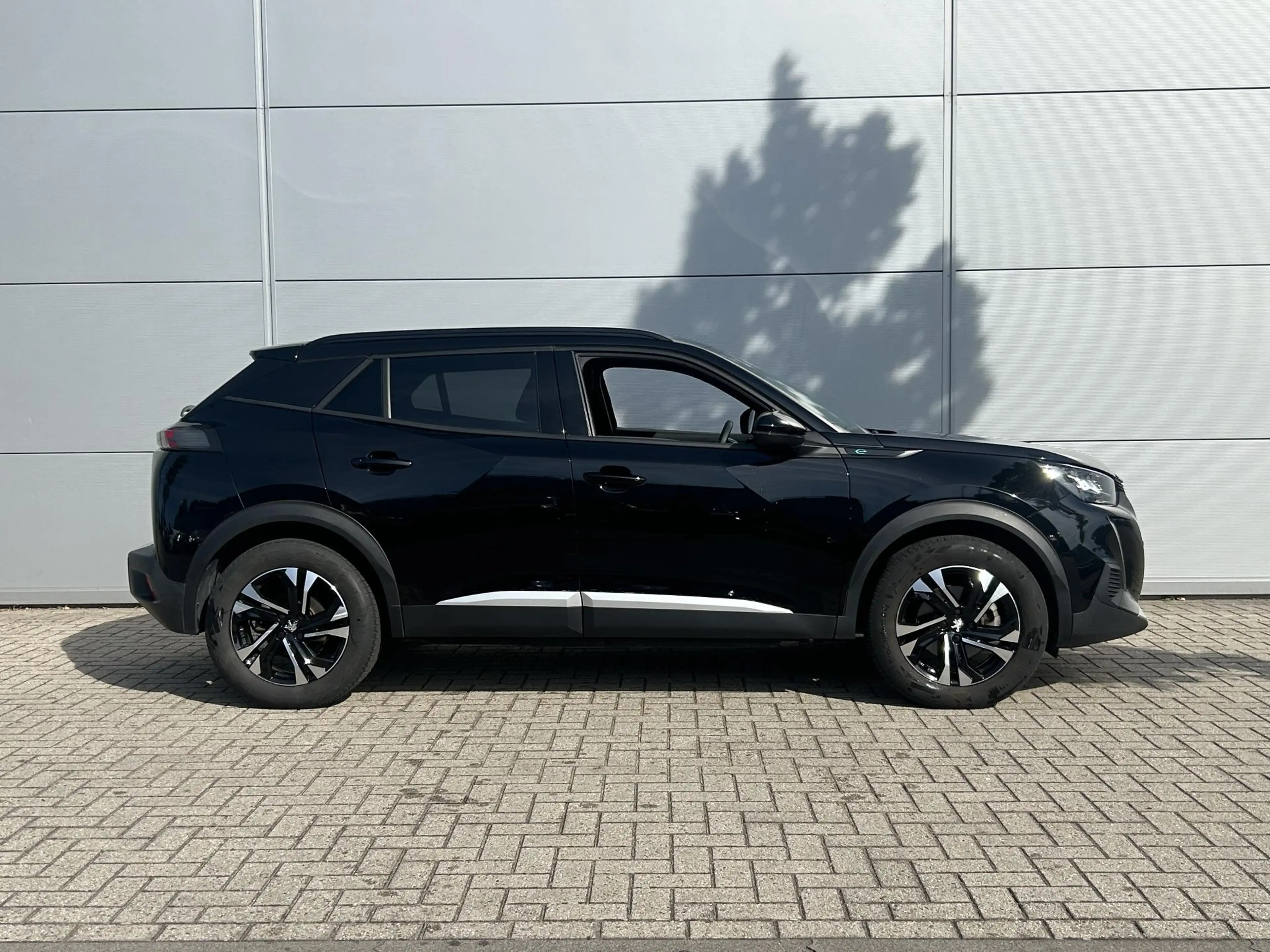 Peugeot e-2008 EV Allure 50 kWh — photo 7