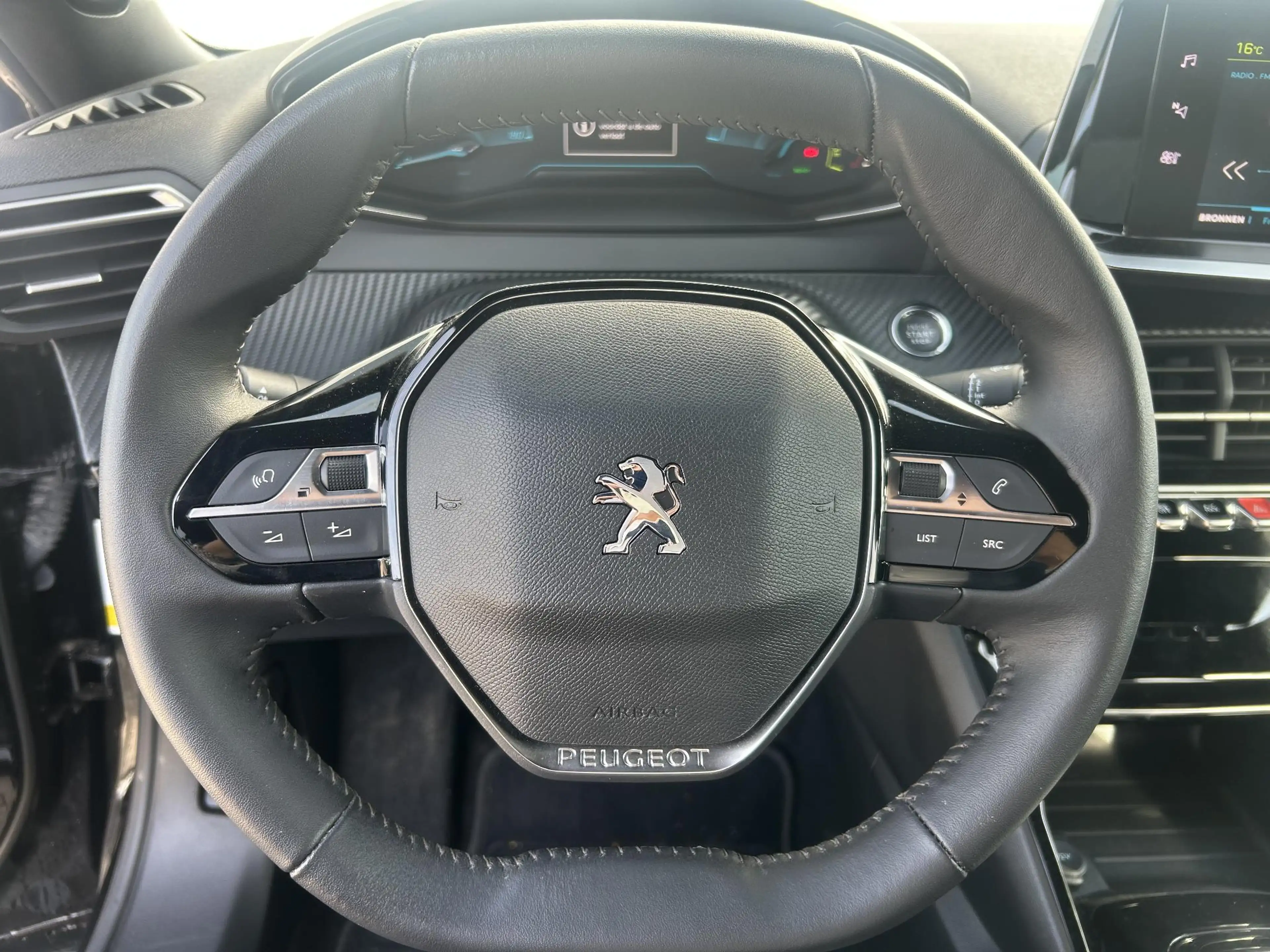 Peugeot e-2008 EV Allure 50 kWh — photo 14