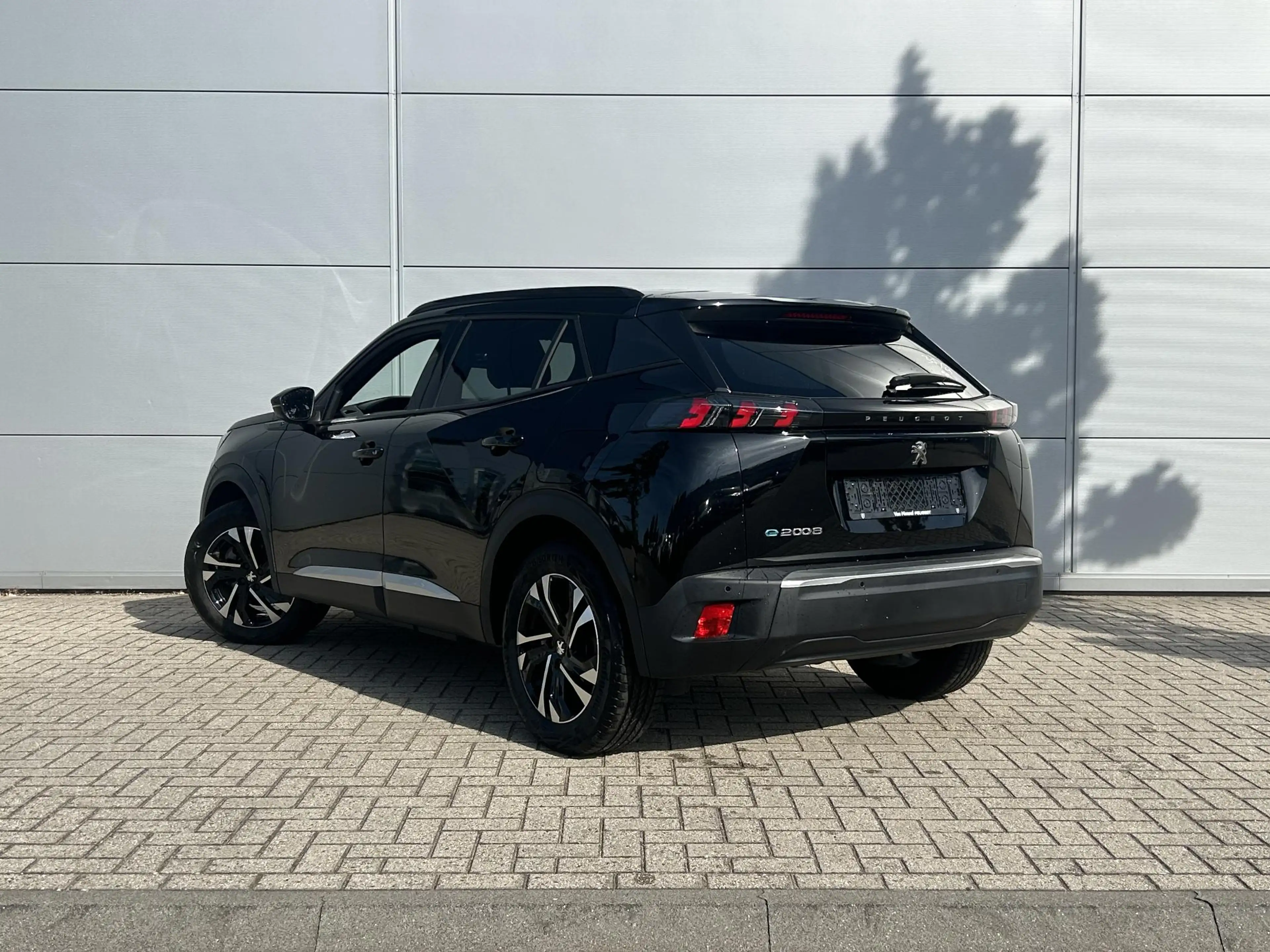 Peugeot e-2008 EV Allure 50 kWh — photo 4