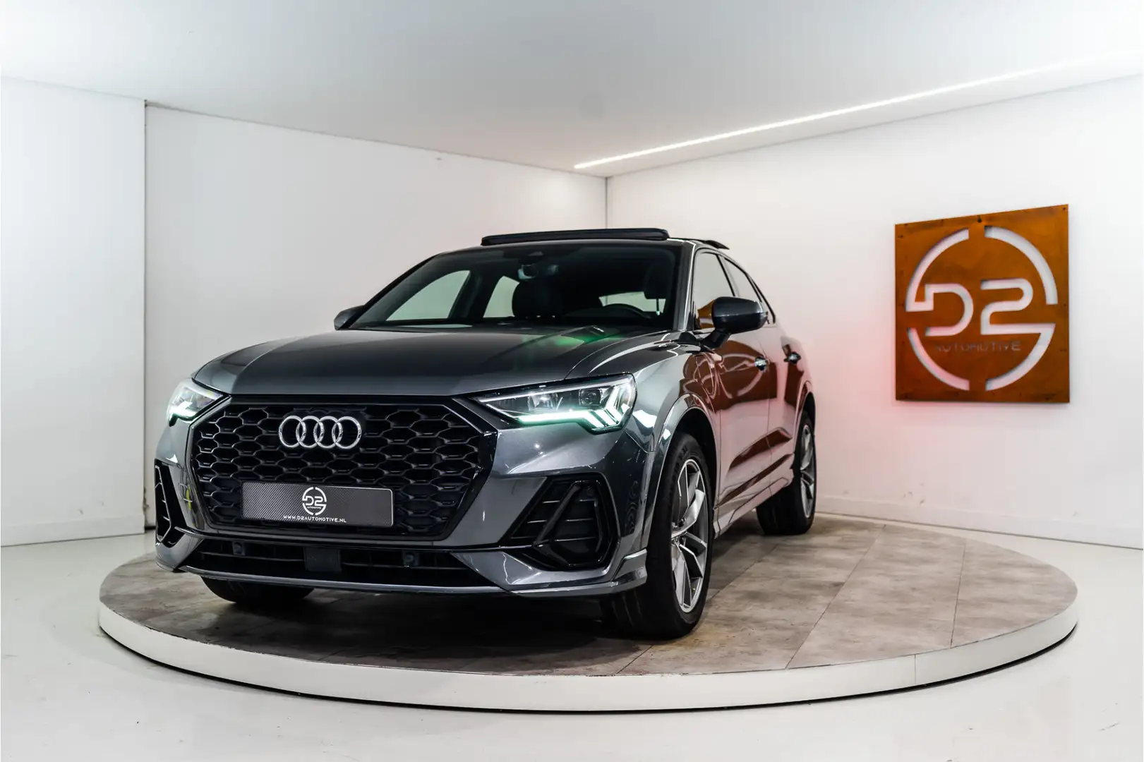 Audi Q3 Sportback 45 TFSI e 2x S-Line 245PK | Pano | Virtu Grijs - 1