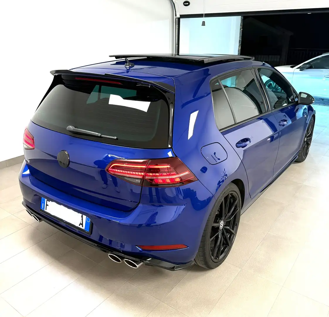 Volkswagen Golf R - 1