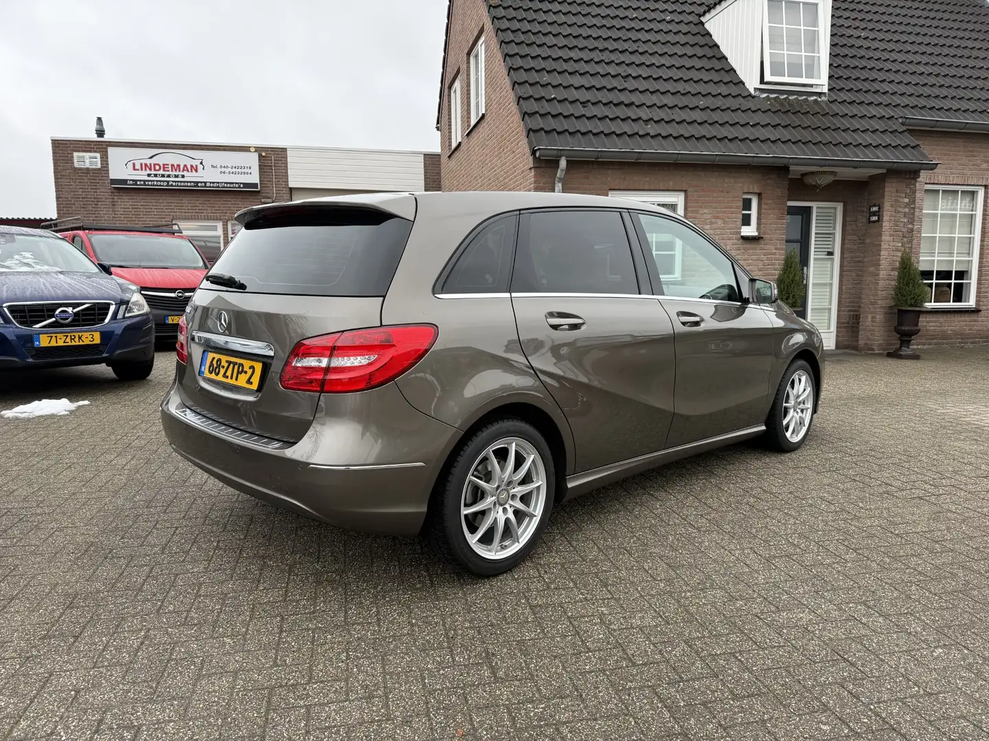 Mercedes-Benz B 200 Aut. Navigatie Xenon LED Org. Nederlands Grau - 2
