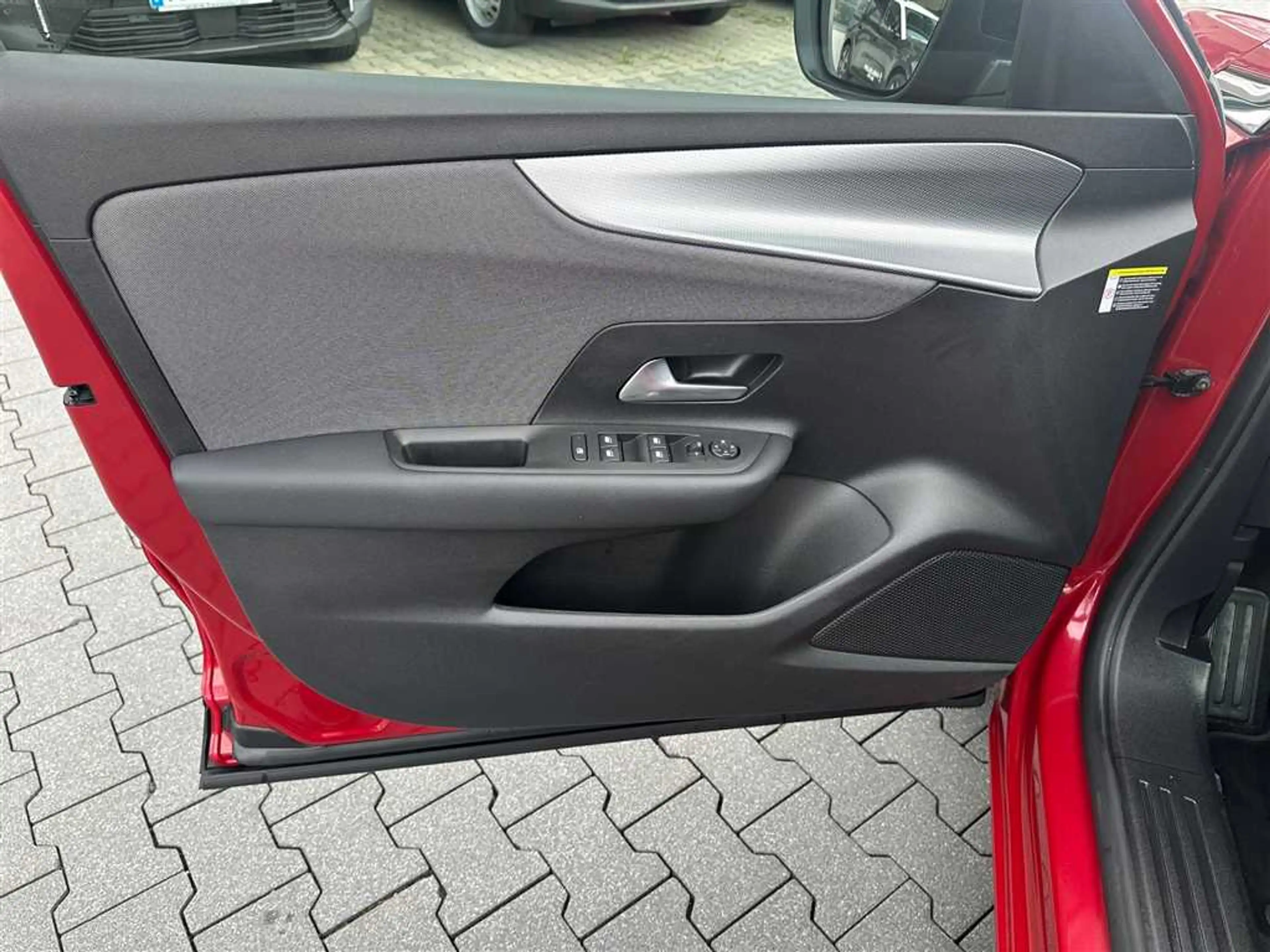 Opel Mokka-E — photo 11