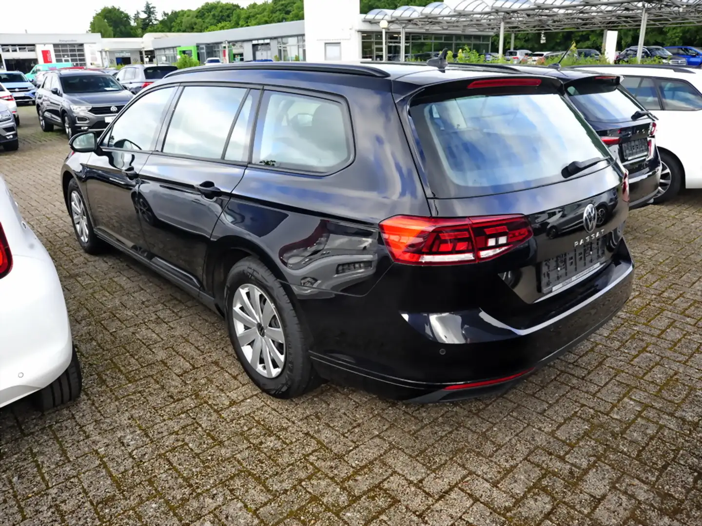 Volkswagen Passat Variant 2.0 TDI DSG Navi LED PDC Sitzh. Nero - 2