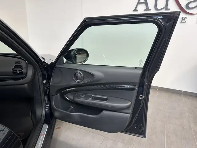 Mini Cooper Cooper view 8