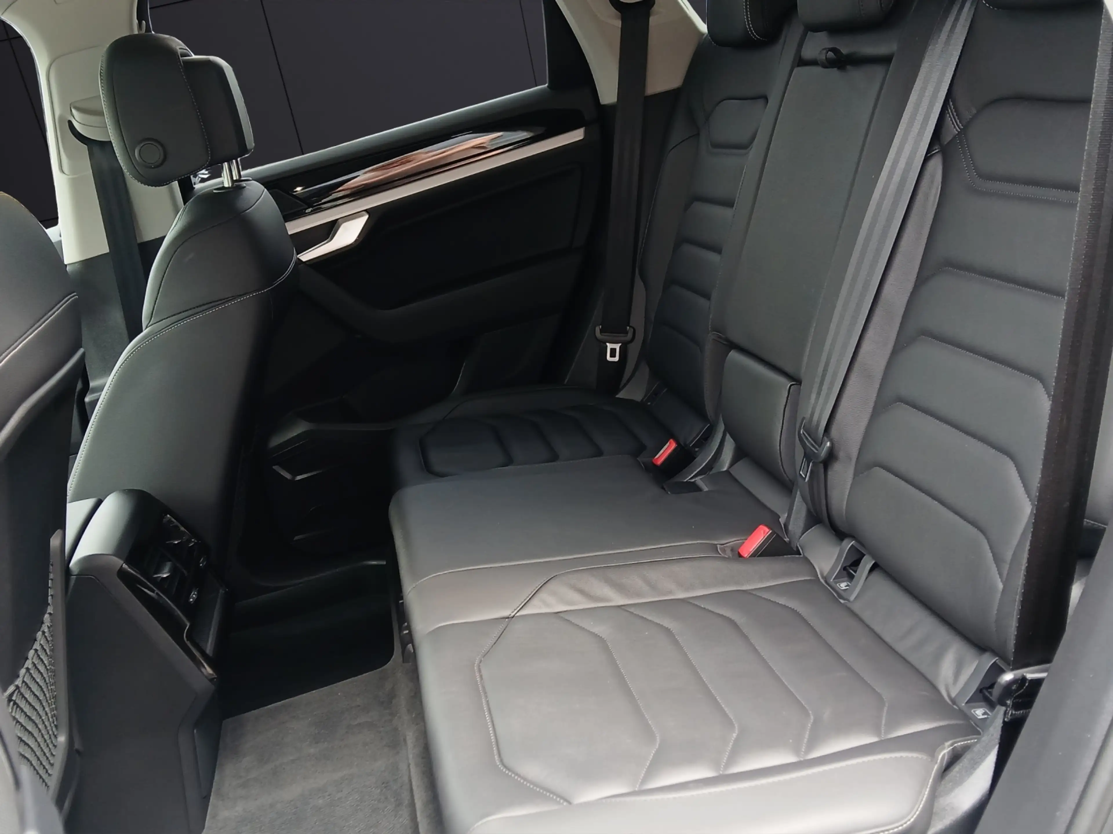 Volkswagen Touareg TDI 4M LED AHK Navi Luft ACC AID RFK SHZ — photo 11