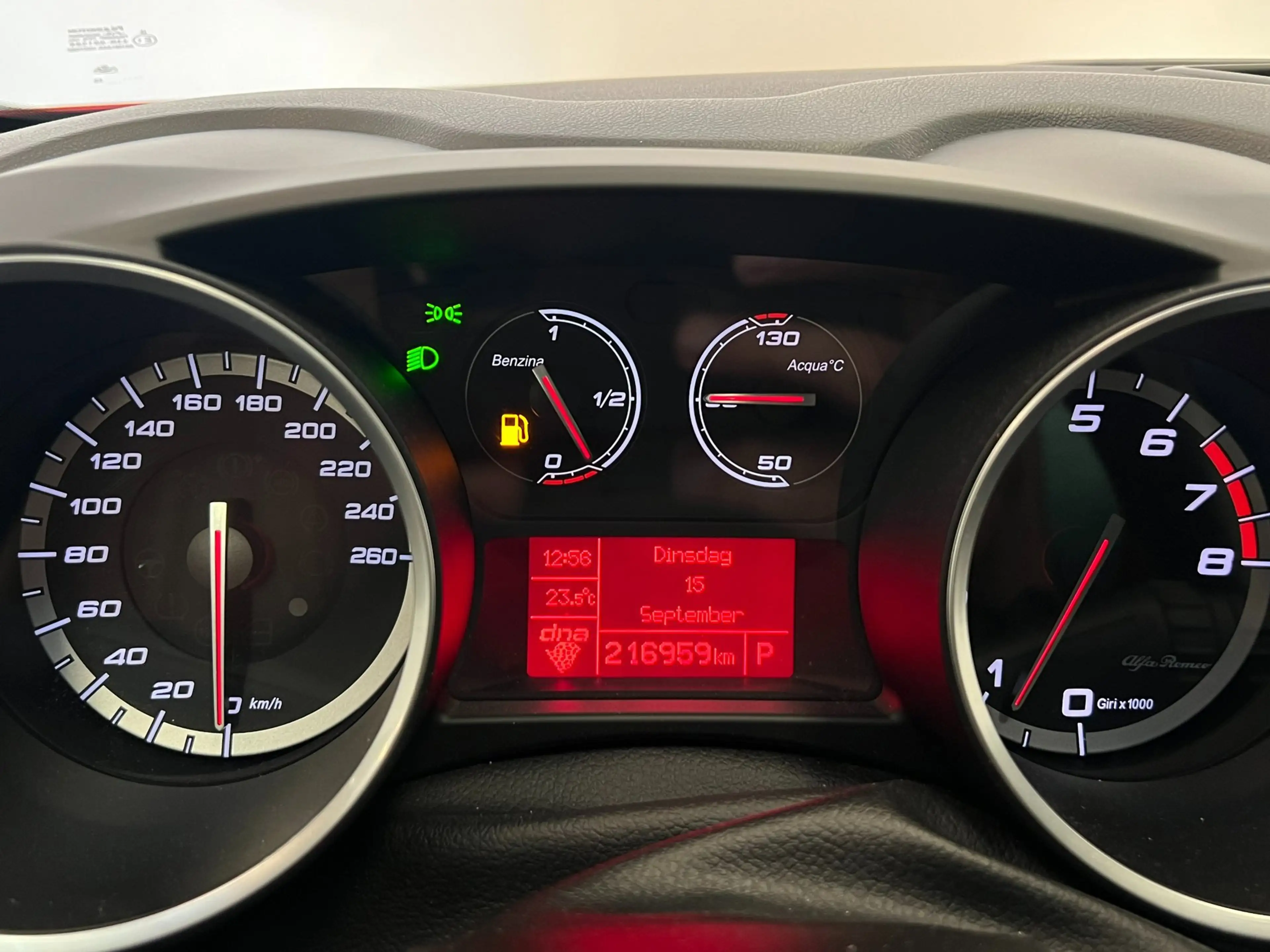 Alfa Romeo Giulietta 1.4 T Distinctive / Bose / Xenon / Leder / NL-auto — photo 11