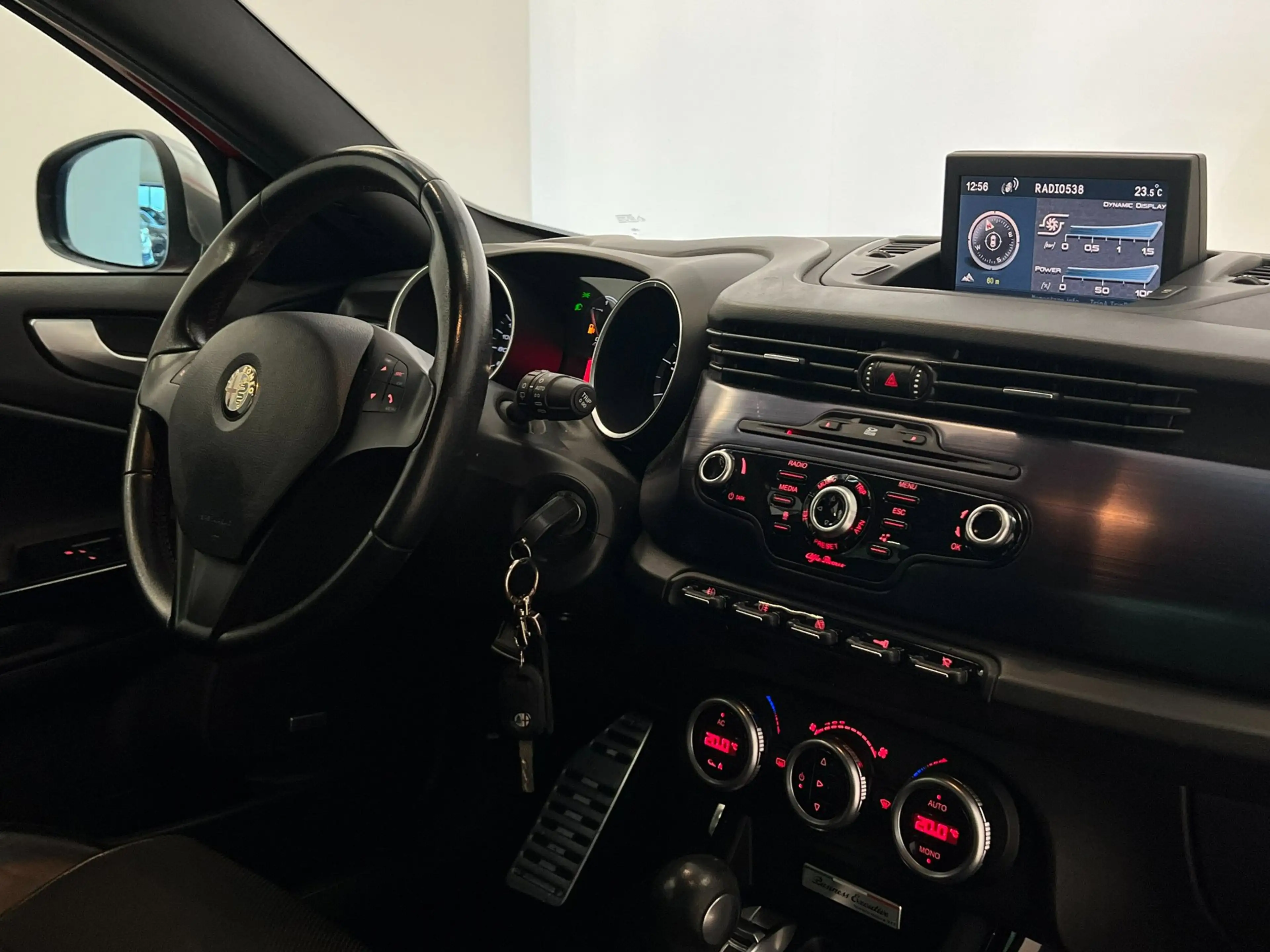 Alfa Romeo Giulietta 1.4 T Distinctive / Bose / Xenon / Leder / NL-auto — photo 8