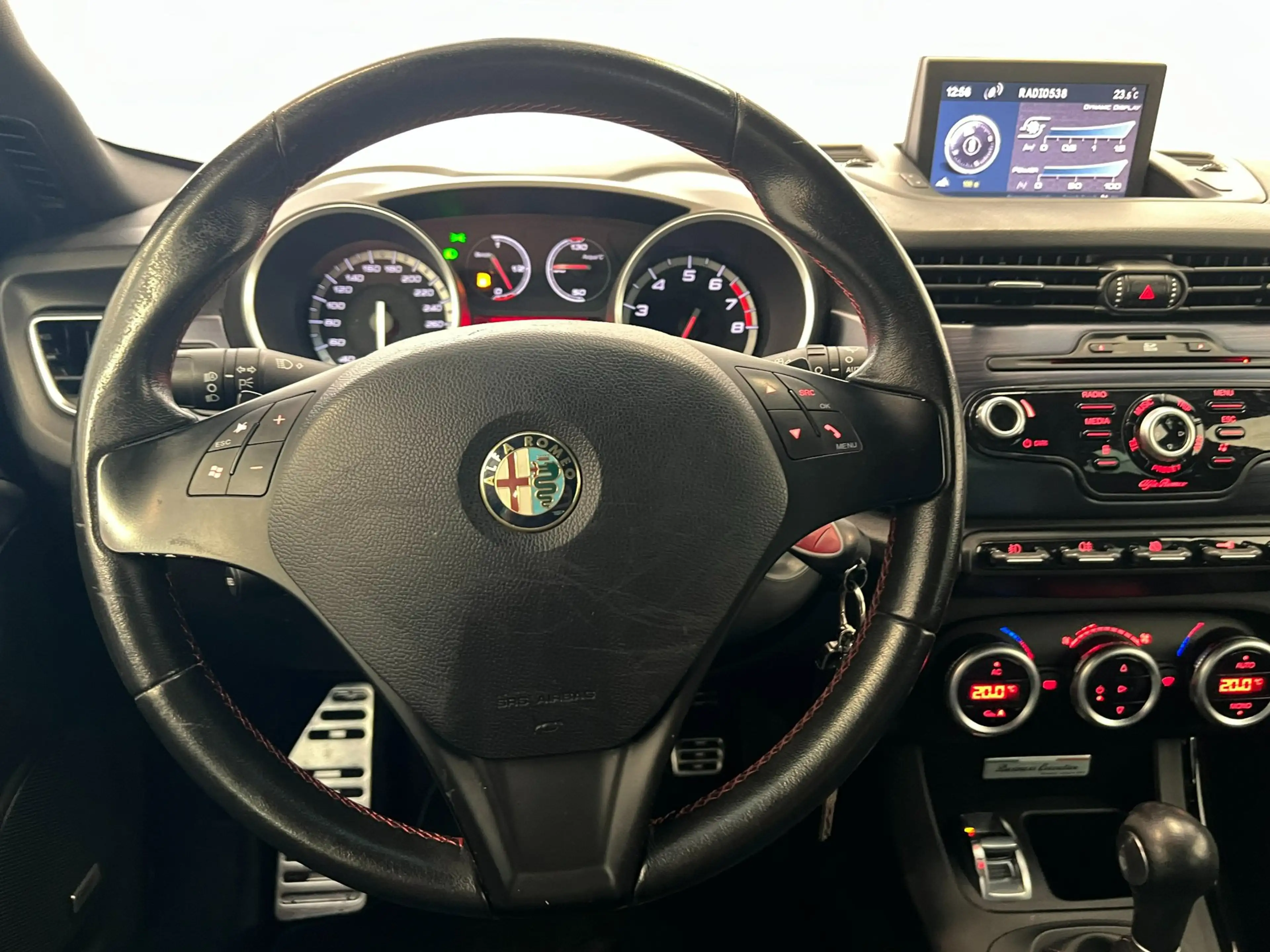Alfa Romeo Giulietta 1.4 T Distinctive / Bose / Xenon / Leder / NL-auto — photo 9
