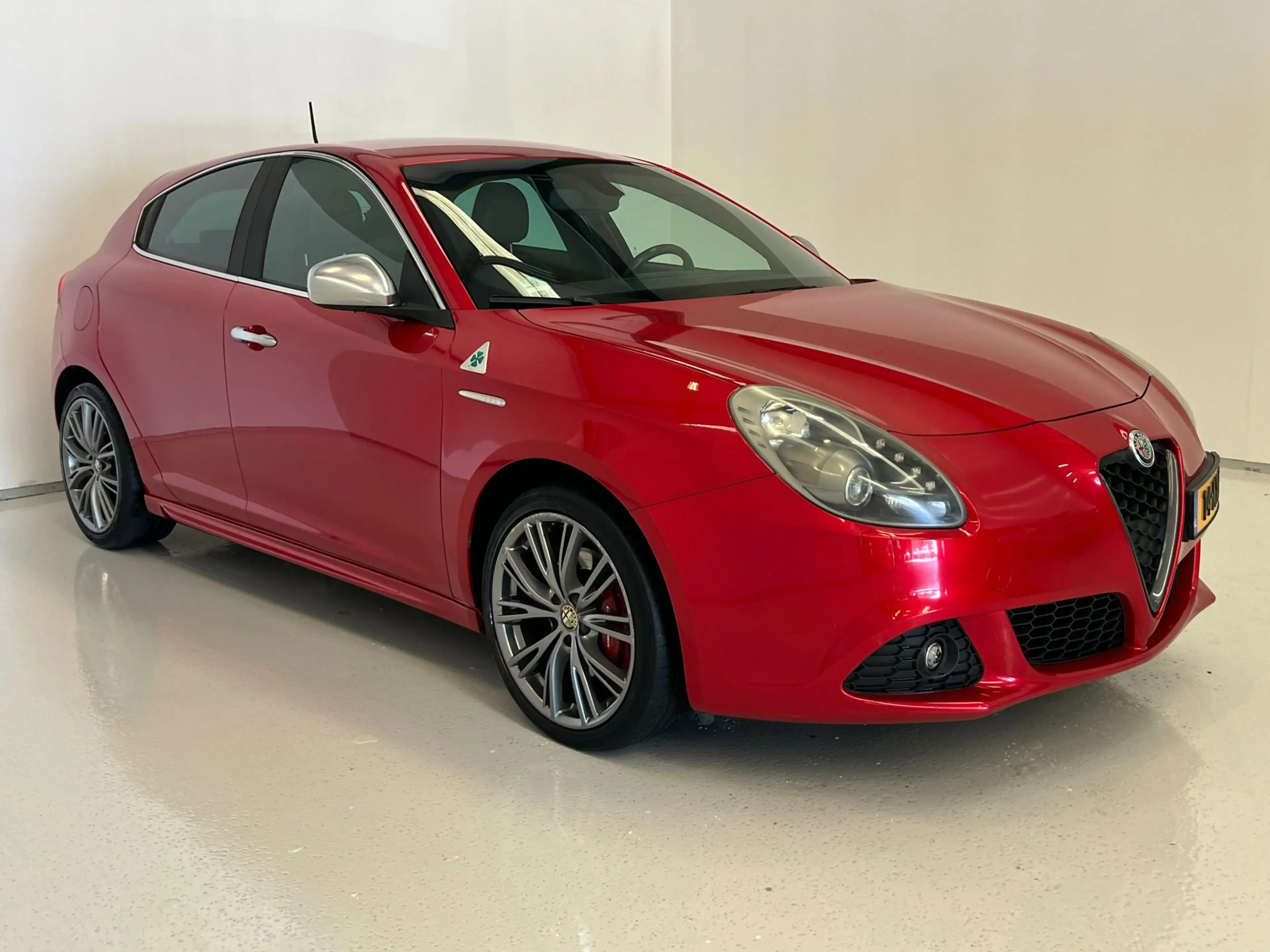 Alfa Romeo Giulietta 1.4 T Distinctive / Bose / Xenon / Leder / NL-auto — photo 2
