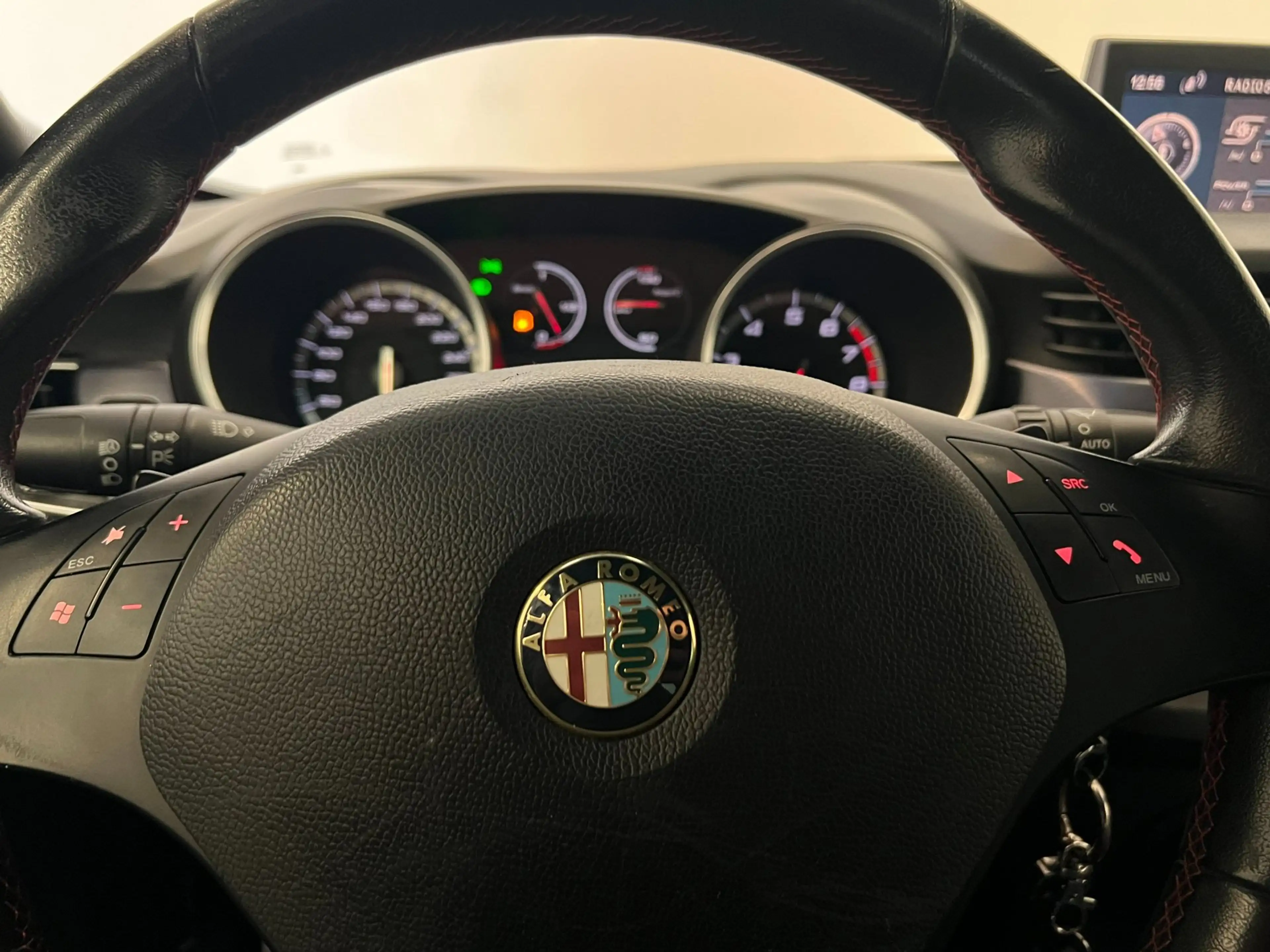 Alfa Romeo Giulietta 1.4 T Distinctive / Bose / Xenon / Leder / NL-auto — photo 10