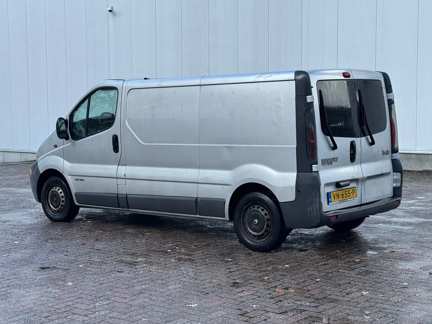Renault Trafic 1.9 dCi L2H1 Grijs - 2
