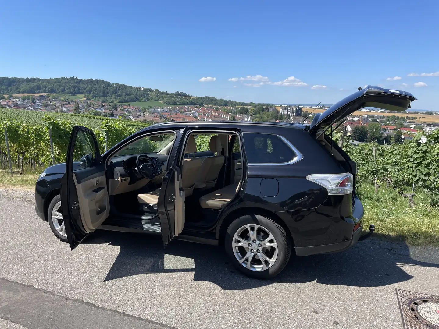 Mitsubishi Outlander 2.2 DI-D 4WD Instyle Schwarz - 1