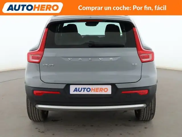 Volvo XC40 view 3