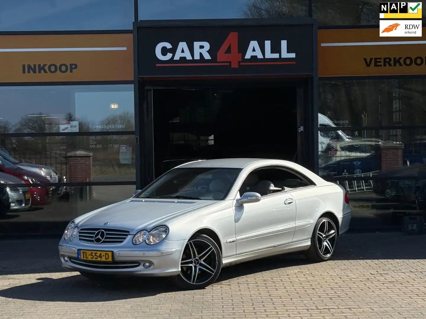 Mercedes-Benz CLK 320 Coupé Avantgarde AMG/CRUISE/LEDER/APK 31-10-2025 Grijs - 1