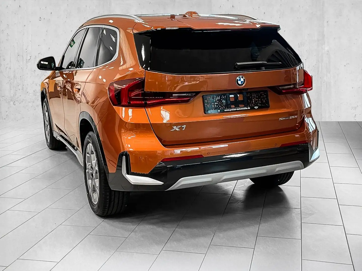 BMW X1 sDrive20i U11 B38 xLine PANO ACC RFK NAVI LM Orange - 2
