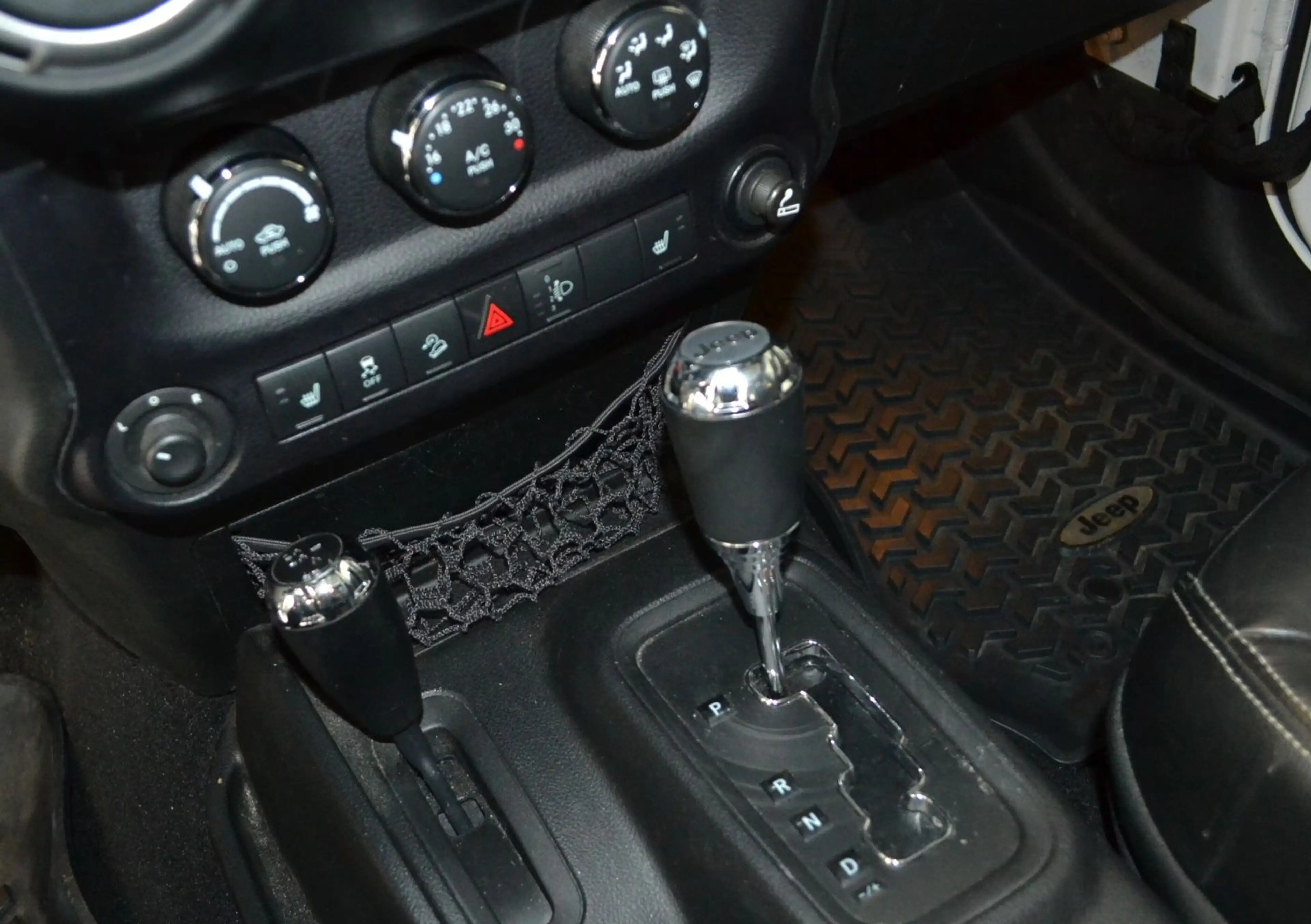 Jeep Wrangler 2,8 CRD  Sahara AWD — photo 8