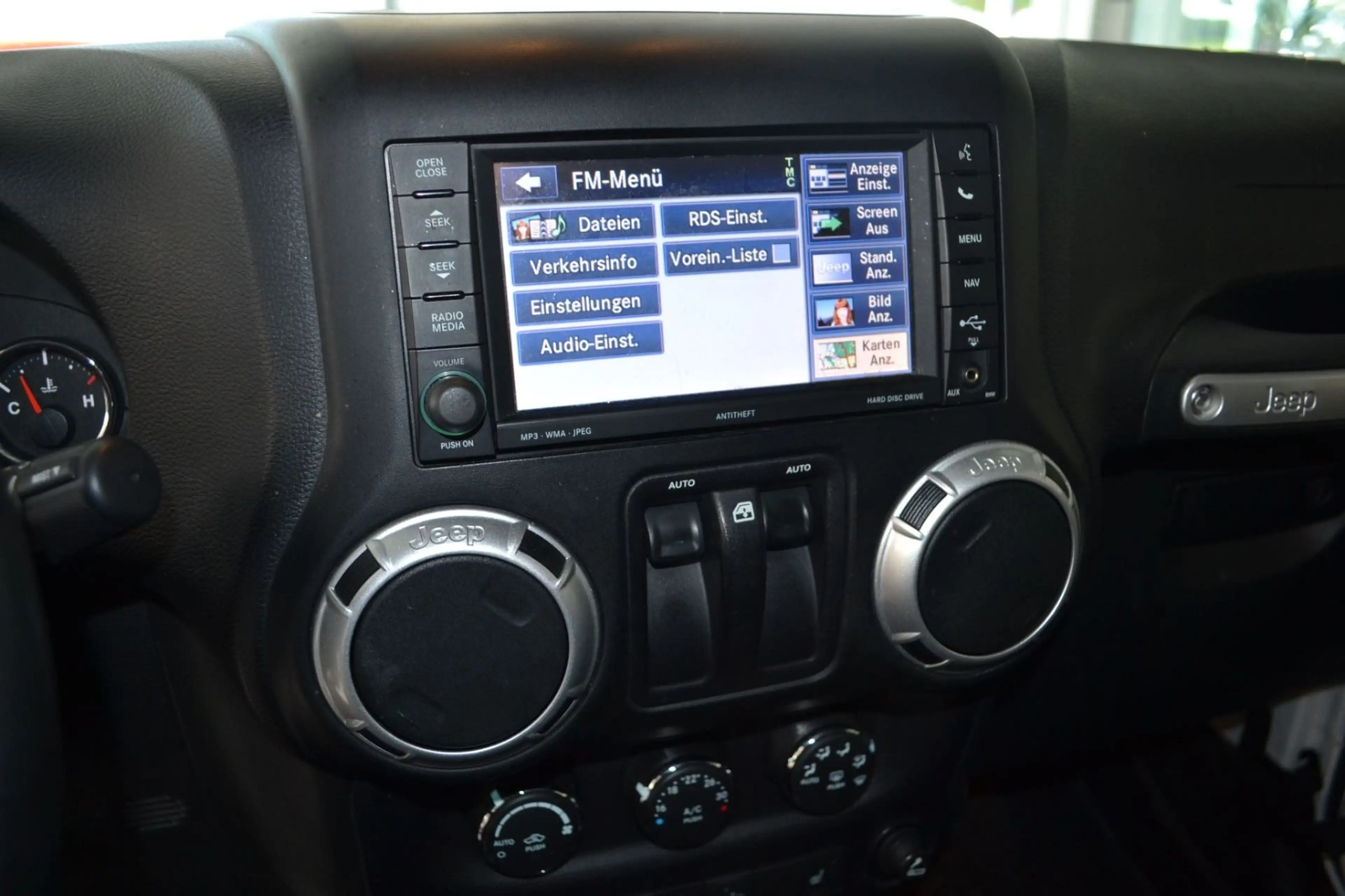 Jeep Wrangler 2,8 CRD  Sahara AWD — photo 14
