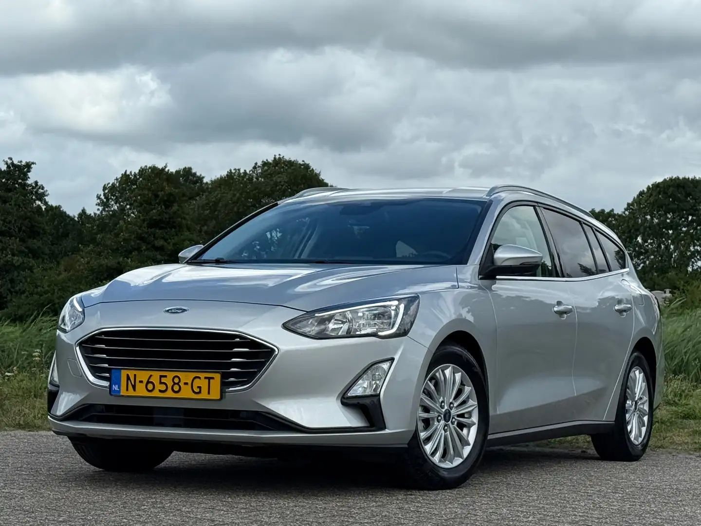 Ford Focus Wagon 1.0 EcoBoost Hybrid Titanium X Business - Mo Gris - 2