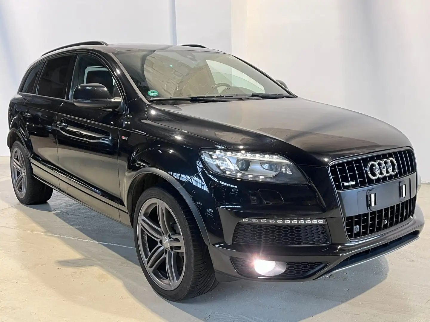 Audi Q7 3.0 TDI S Line Schwarz - 2