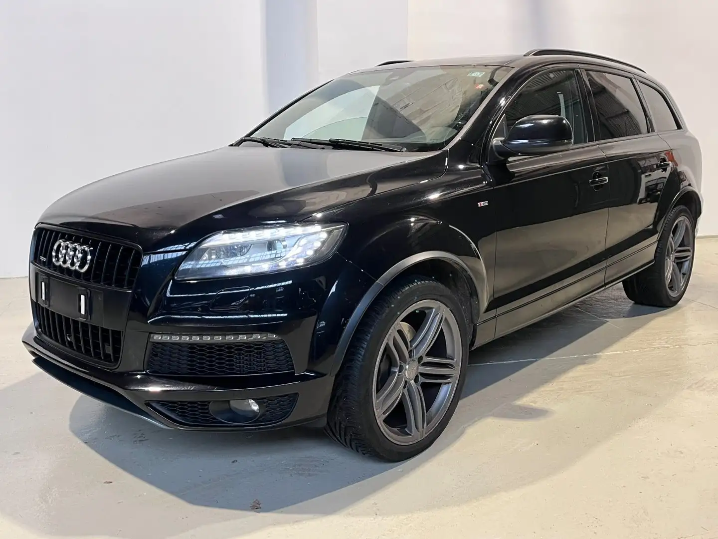 Audi Q7 3.0 TDI S Line Schwarz - 1