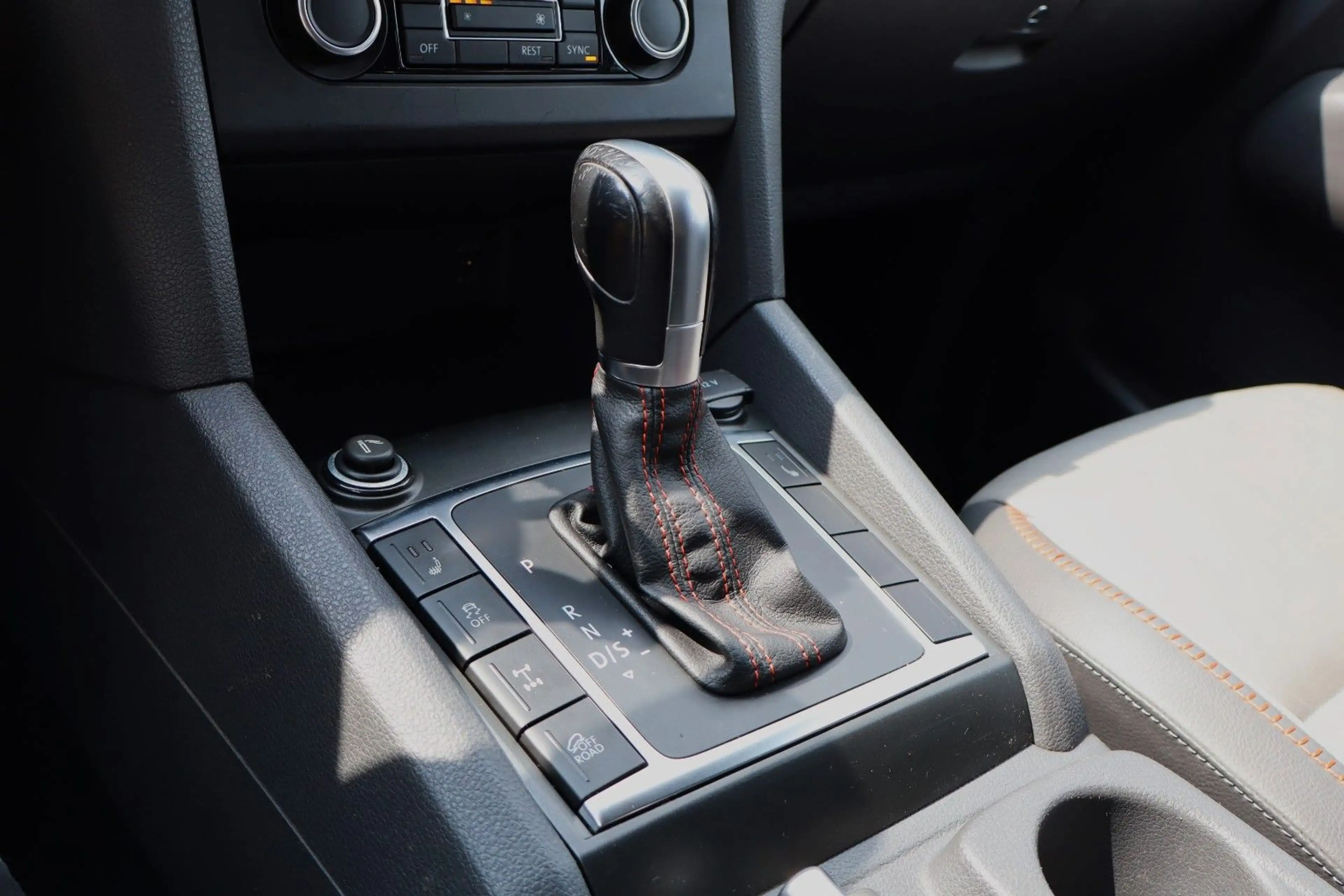 Volkswagen Amarok 2,0 TDI DSG Canyon DoubleCab 4Motion AHK — photo 13
