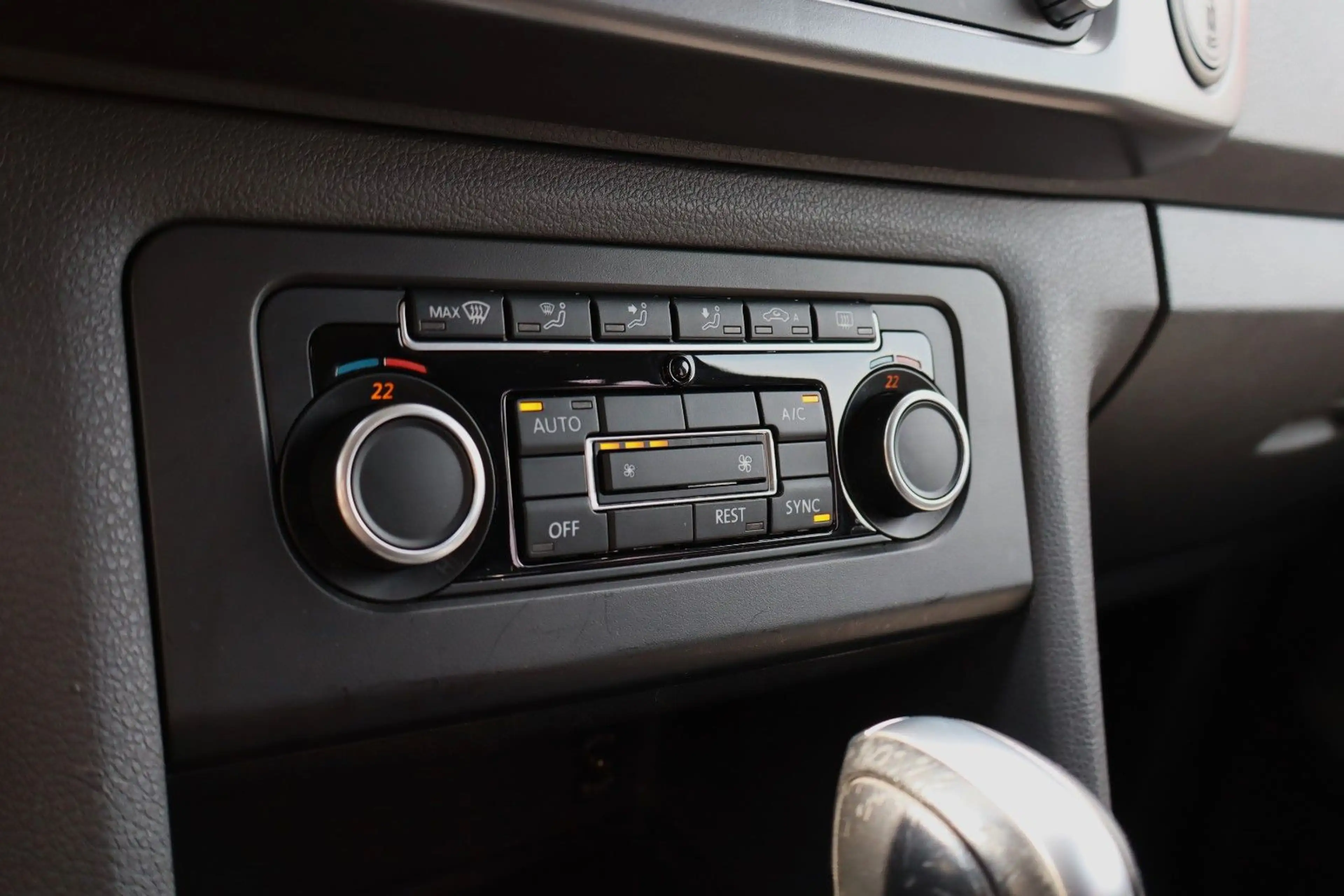 Volkswagen Amarok 2,0 TDI DSG Canyon DoubleCab 4Motion AHK — photo 12